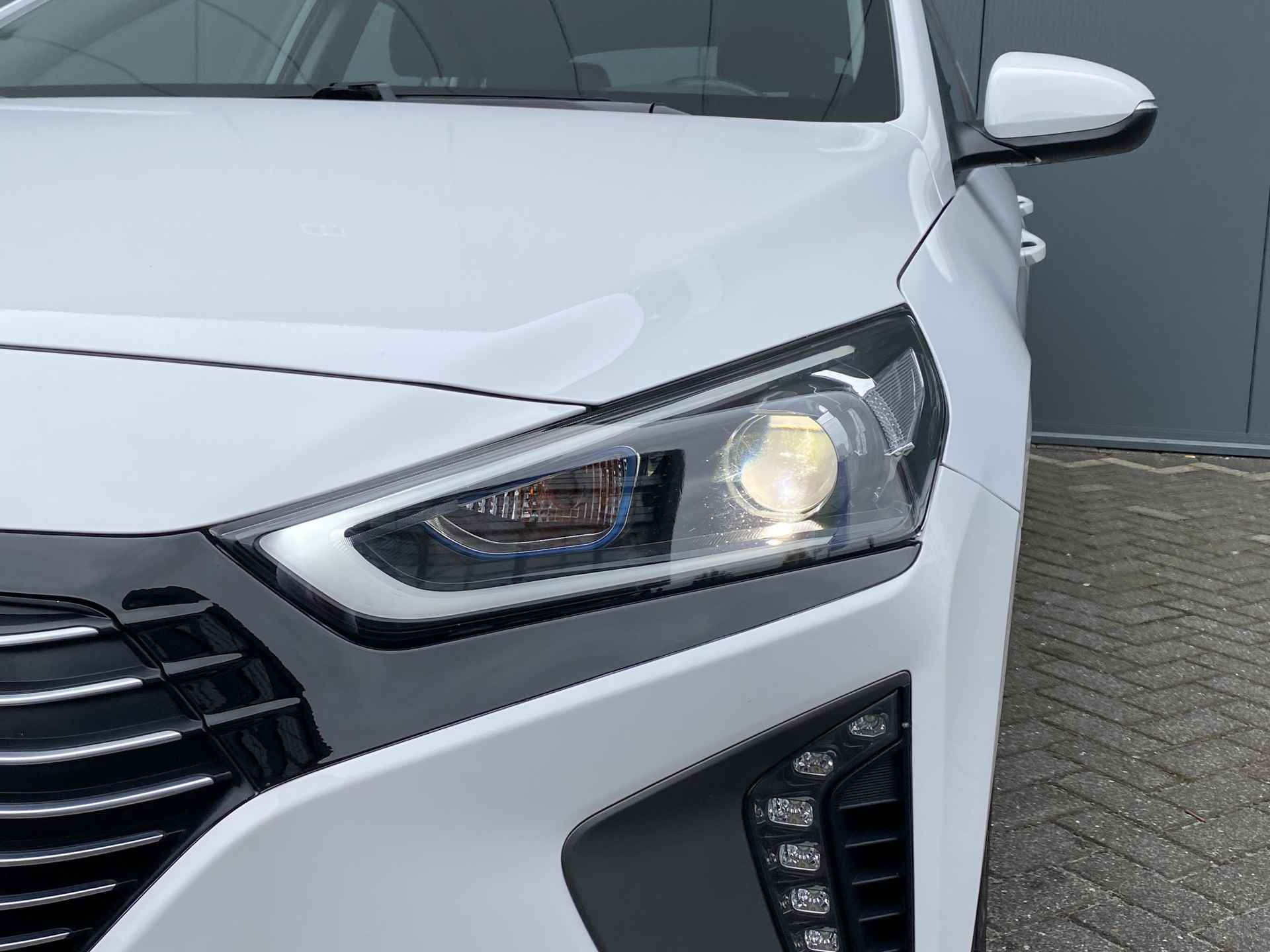 Hyundai IONIQ 1.6 GDI HEV 140pk Comfort Automaat | Xenon | Climate | Camera | Keyless | Navigatie | 15" Lichtmetaal | Parkeer Assistent - 12/32