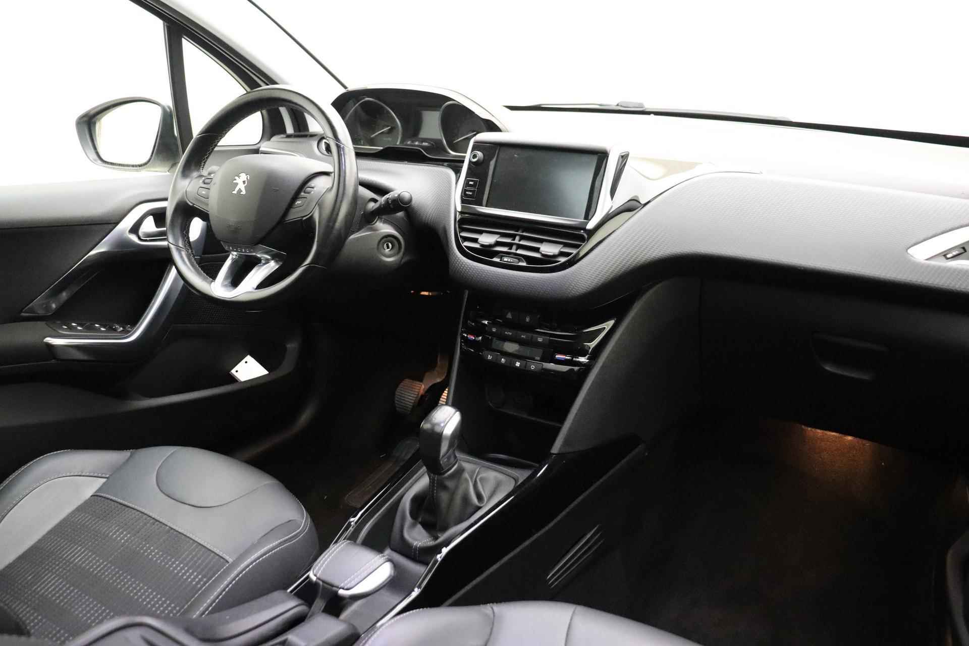 Peugeot 2008 1.2 PureTech GT-line 110pk | Navigatie | Trekhaak | Panoramadak | Climate Control | Lichtmetalen Velgen | Cruise Control - 4/33