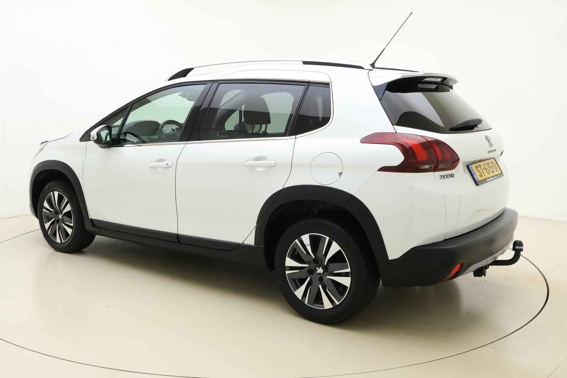 Peugeot 2008 1.2 PureTech GT-line 110pk | Navigatie | Trekhaak | Panoramadak | Climate Control | Lichtmetalen Velgen | Cruise Control - 5/33