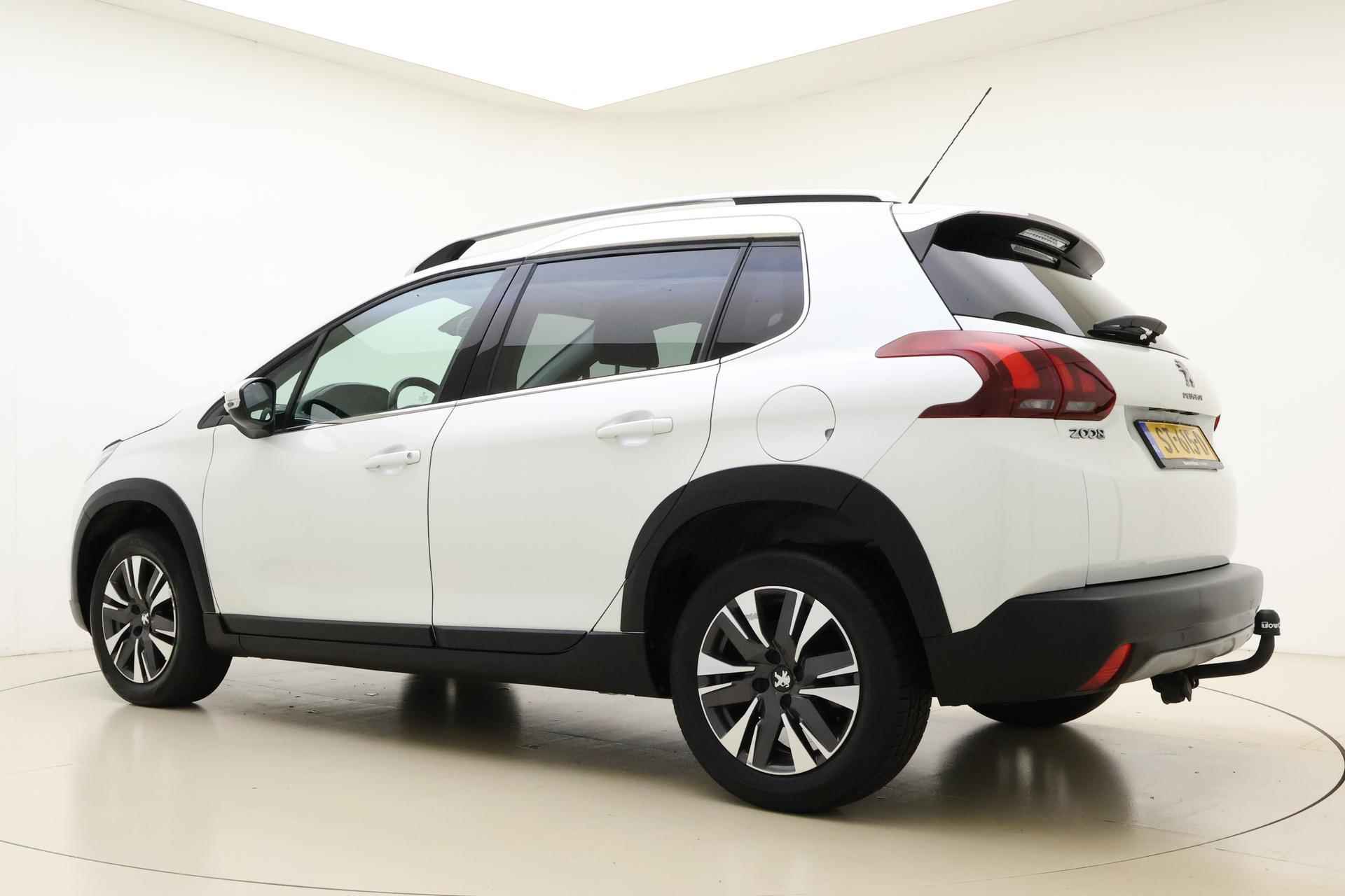 Peugeot 2008 1.2 PureTech GT-line 110pk | Navigatie | Trekhaak | Panoramadak | Climate Control | Lichtmetalen Velgen | Cruise Control - 13/33