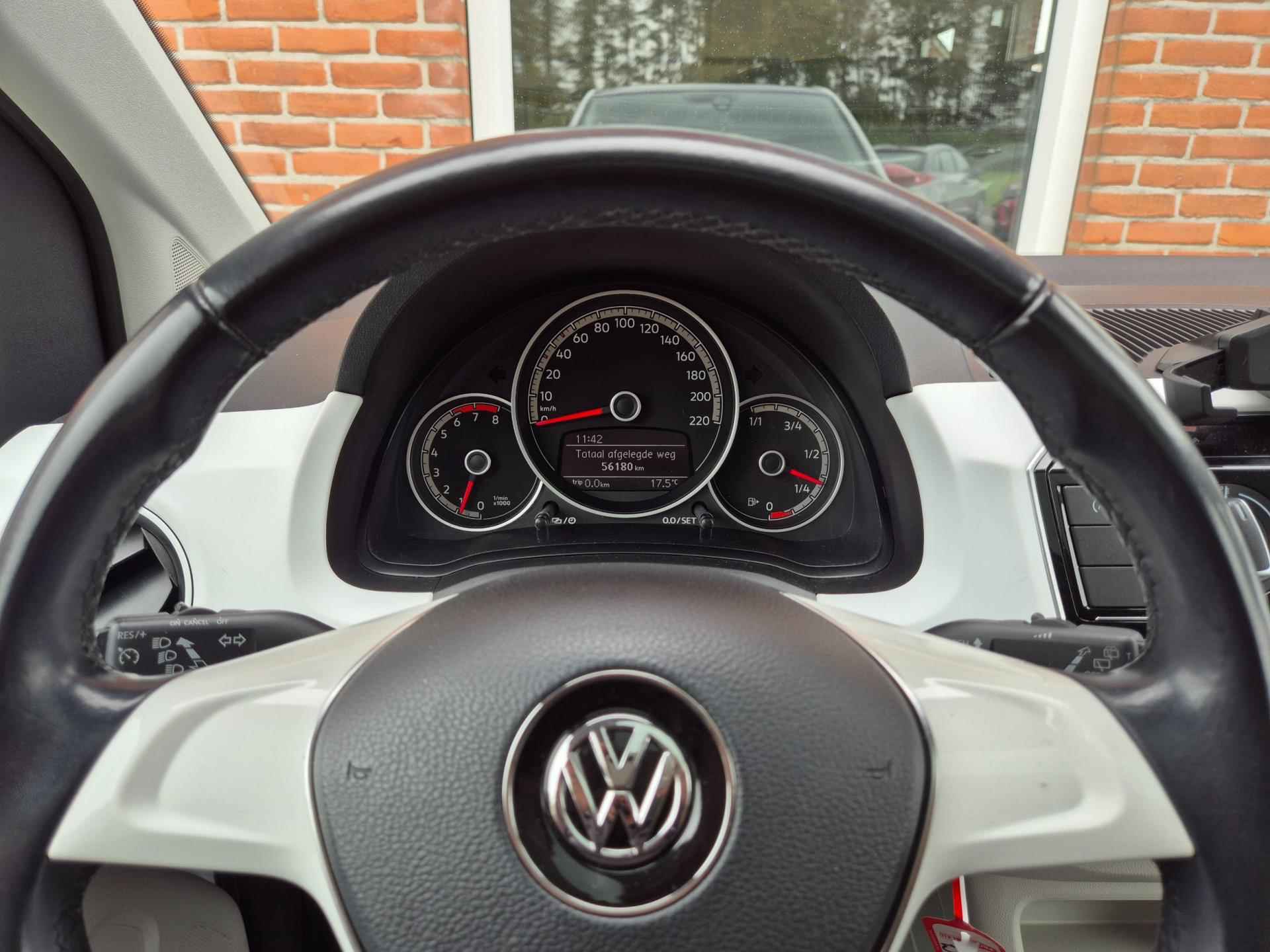 Volkswagen Up! 1.0 BMT up! beats 75PK 5drs airco, cruise, navi, pdc, lmv, dab RIJKLAAR - 14/19