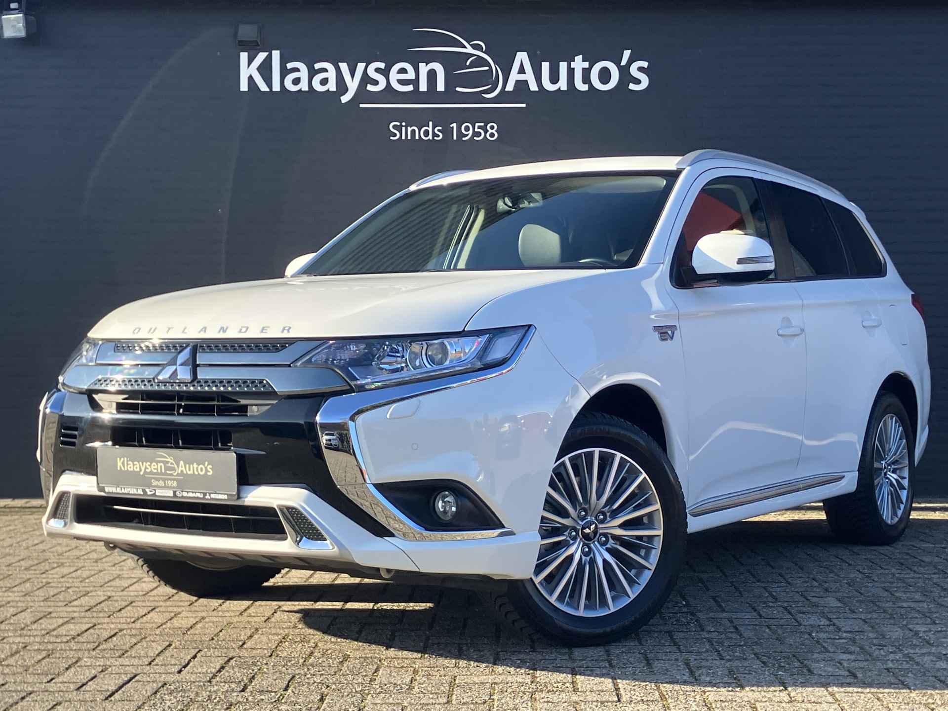 Mitsubishi Outlander 2.4 PHEV Intense 225 pk 4WD AUT. | 1e eigenaar | dealer onderhouden | navi | alcantara | elektr. v. stoel | carplay