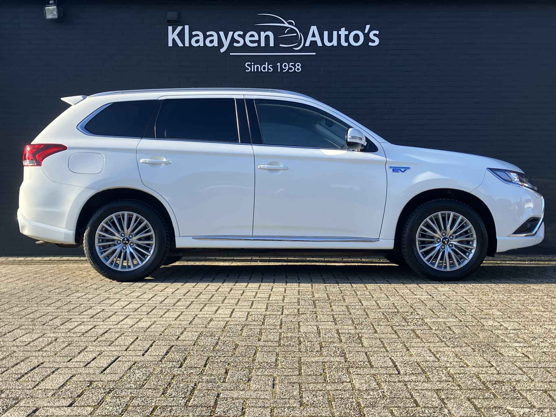 Mitsubishi Outlander 2.4 PHEV Intense 225 pk 4WD AUT. | 1e eigenaar | dealer onderhouden | navi | alcantara | elektr. v. stoel | carplay - 5/38