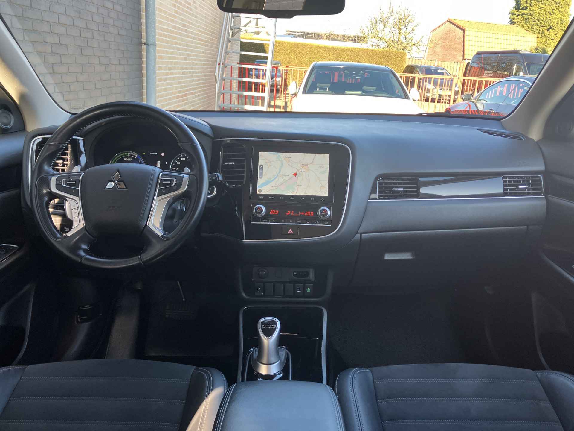 Mitsubishi Outlander 2.4 PHEV Intense 225 pk 4WD AUT. | 1e eigenaar | dealer onderhouden | navi | alcantara | elektr. v. stoel | carplay - 16/38