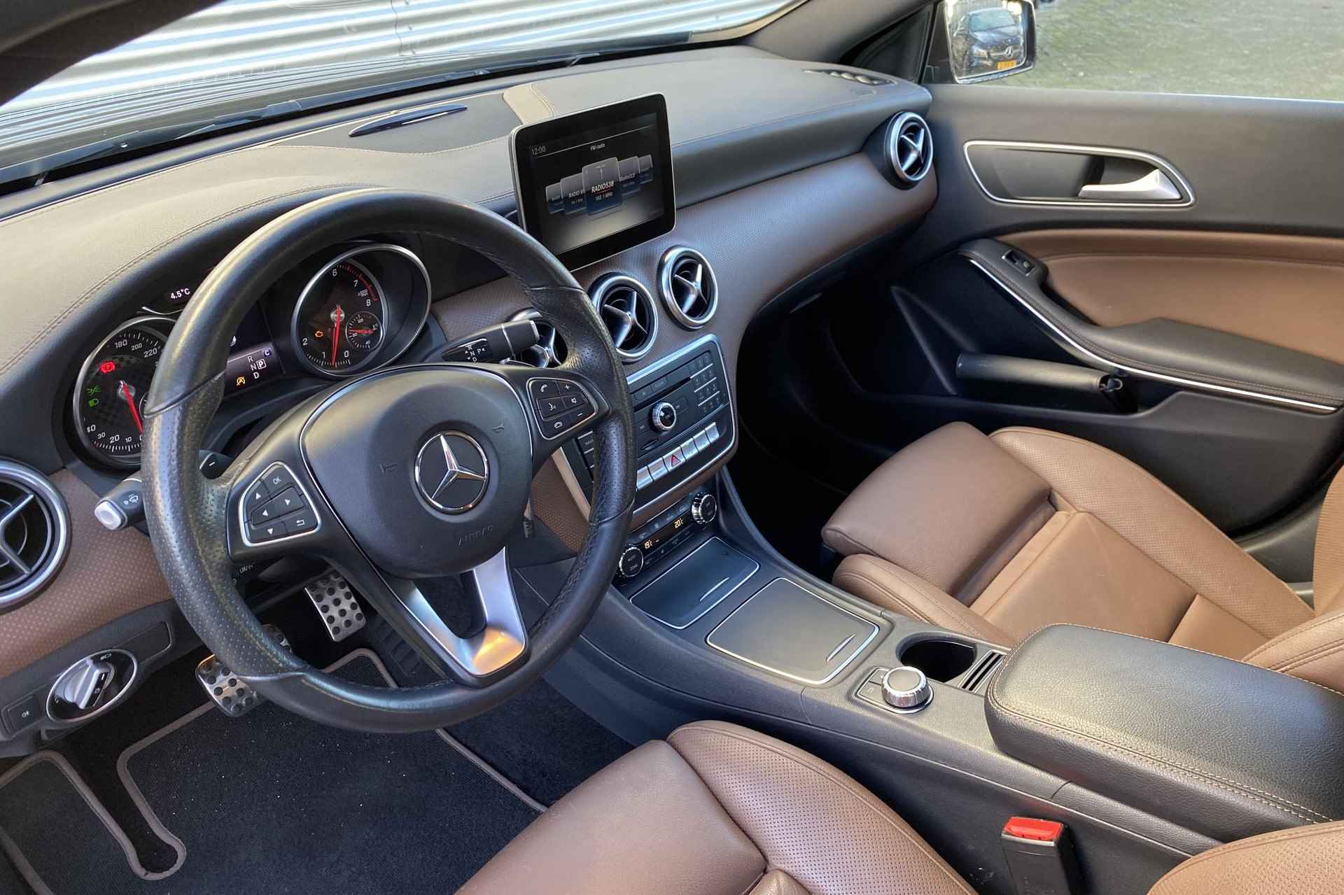 Mercedes-Benz A-klasse A 180 Automaat Urban Line | Exclusief Pakket | Prestige Pakket | LED | Parkpilot | Stoelverwarming | Licht en Zichtpakket | Zitcomfortpakket - 9/28