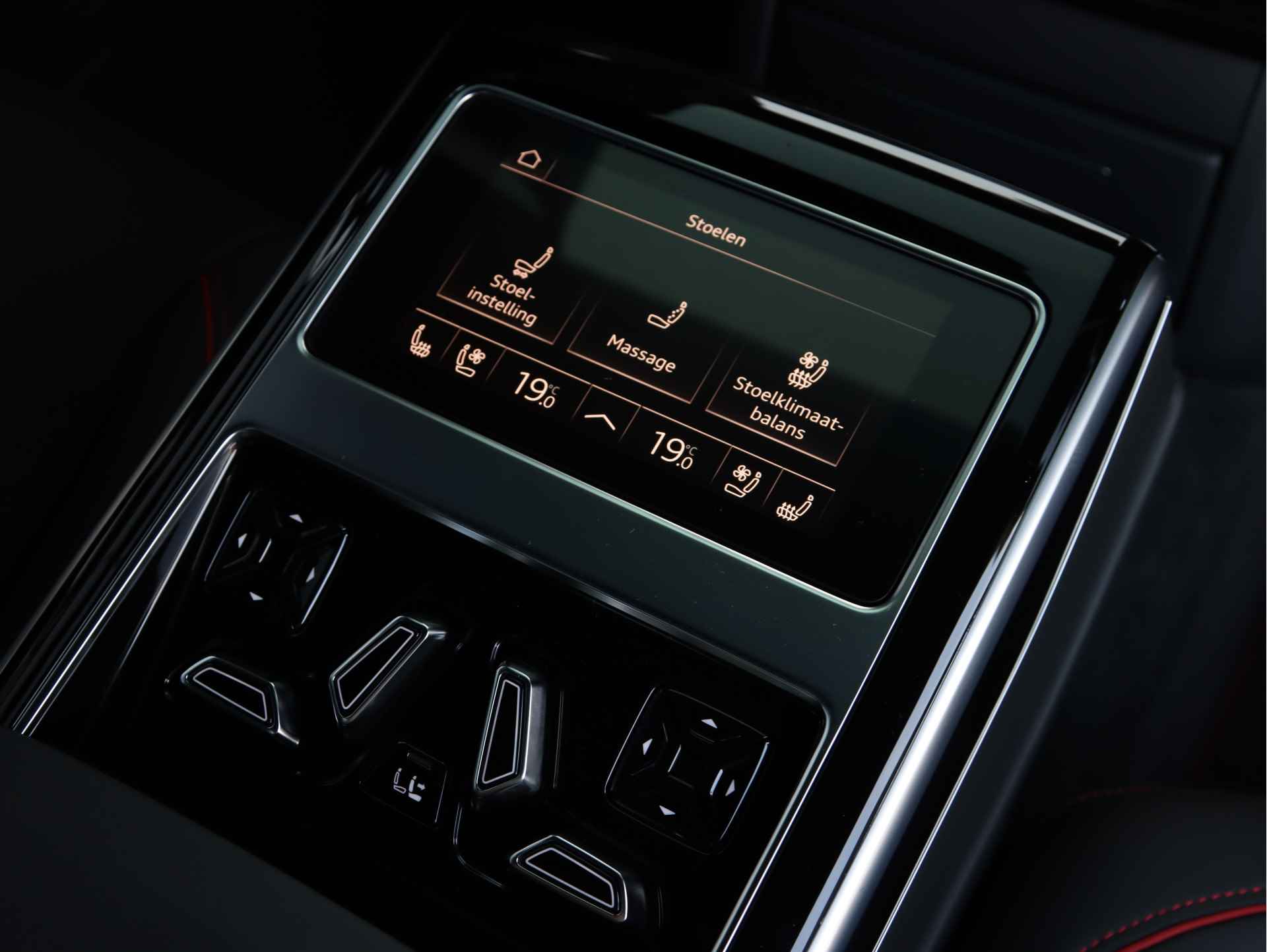 Audi S8 4.0 TFSI Quattro 571pk | B&O | Pano | TV | Vierwielsturing | Servo | Alcantara hemel | Head-up | Stoelventilatie-/massage v+a | Digital Matrix-LED - 31/47