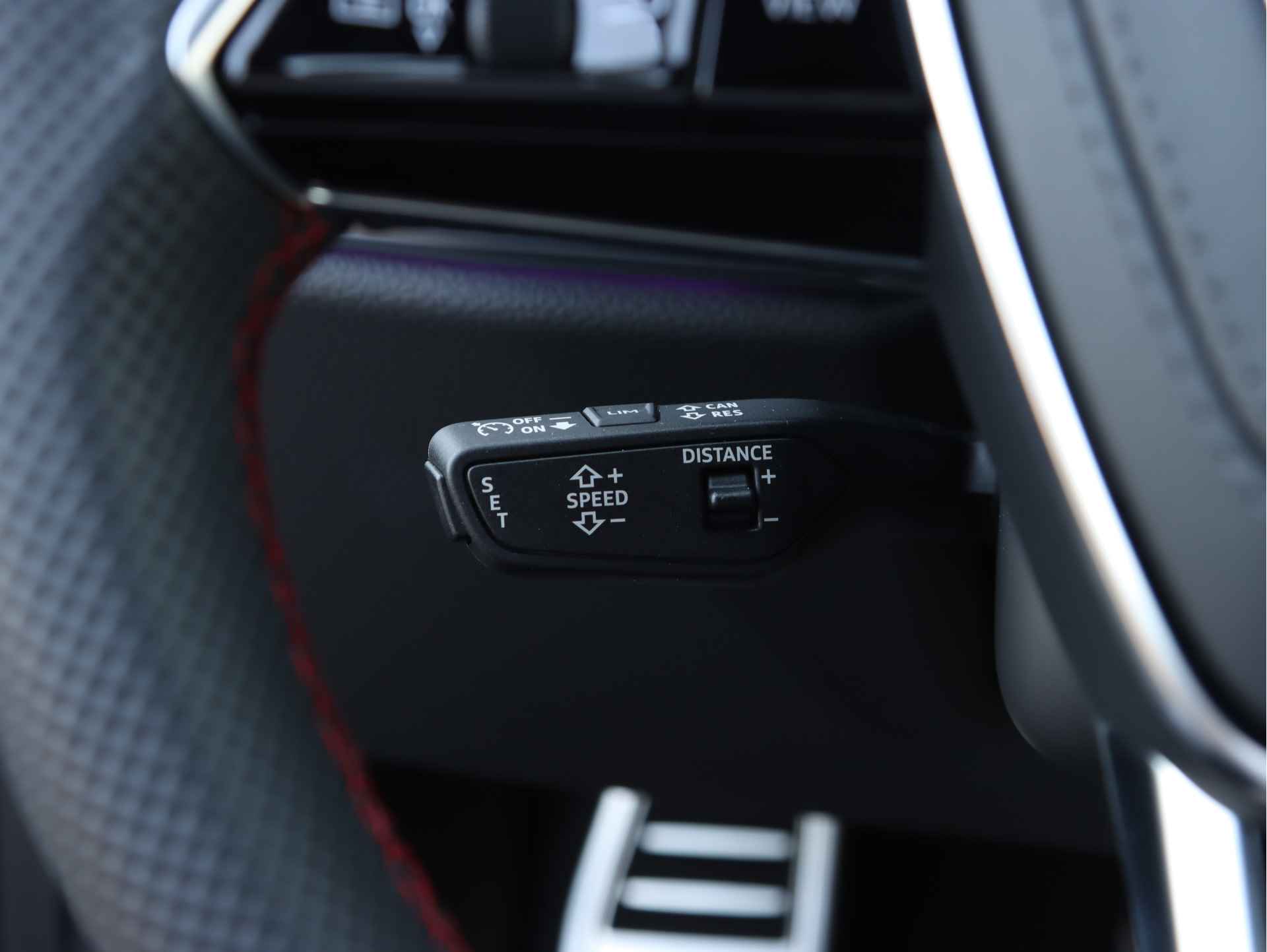 Audi S8 4.0 TFSI Quattro 571pk | B&O | Pano | TV | Vierwielsturing | Servo | Alcantara hemel | Head-up | Stoelventilatie-/massage v+a | Digital Matrix-LED - 40/47