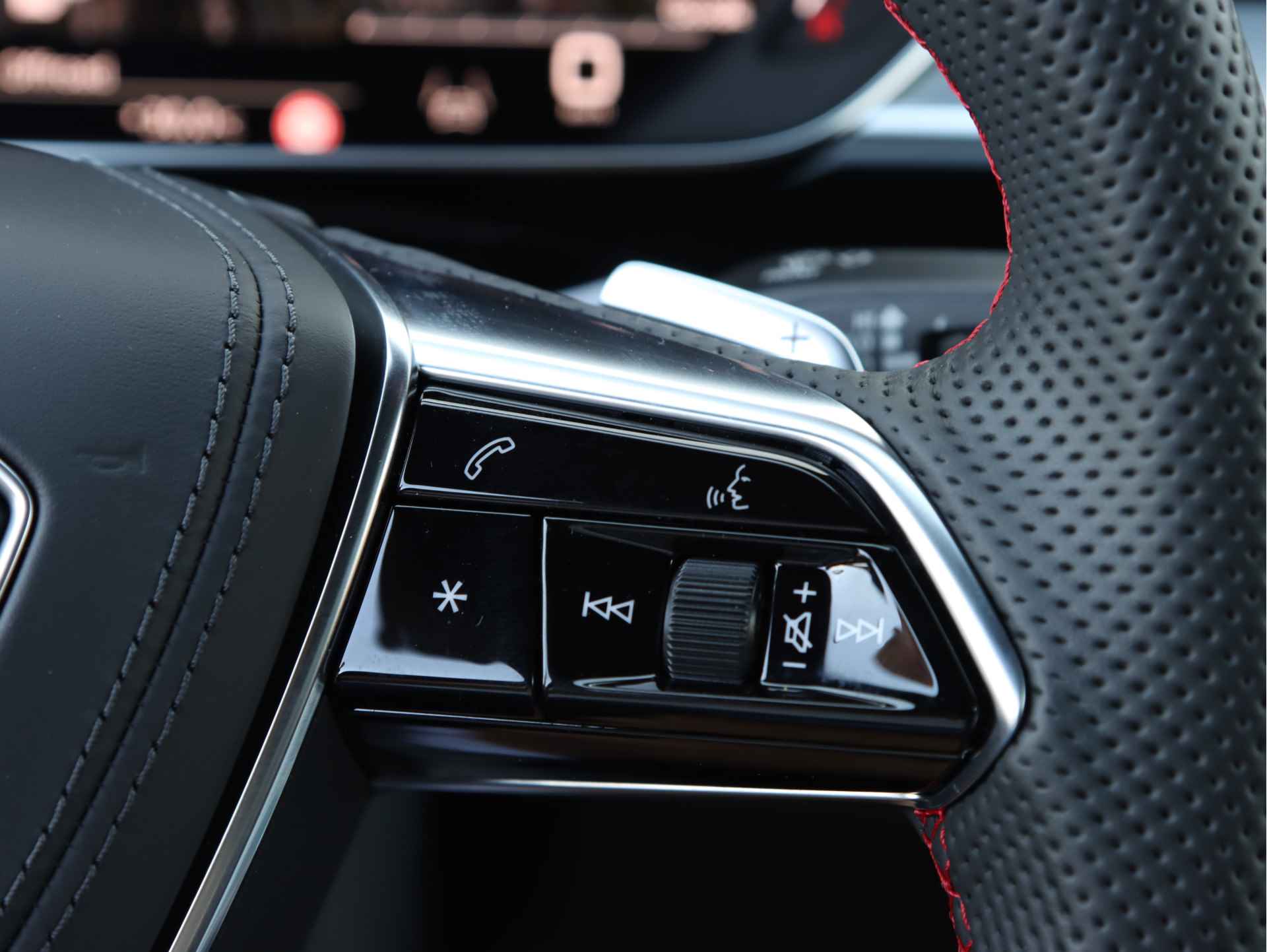 Audi S8 4.0 TFSI Quattro 571pk | B&O | Pano | TV | Vierwielsturing | Servo | Alcantara hemel | Head-up | Stoelventilatie-/massage v+a | Digital Matrix-LED - 41/47