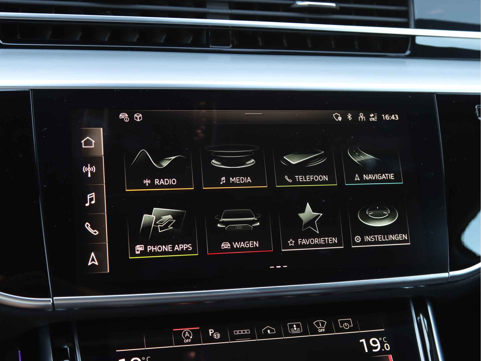 Audi S8 4.0 TFSI Quattro 571pk | B&O | Pano | TV | Vierwielsturing | Servo | Alcantara hemel | Head-up | Stoelventilatie-/massage v+a | Digital Matrix-LED - 44/47