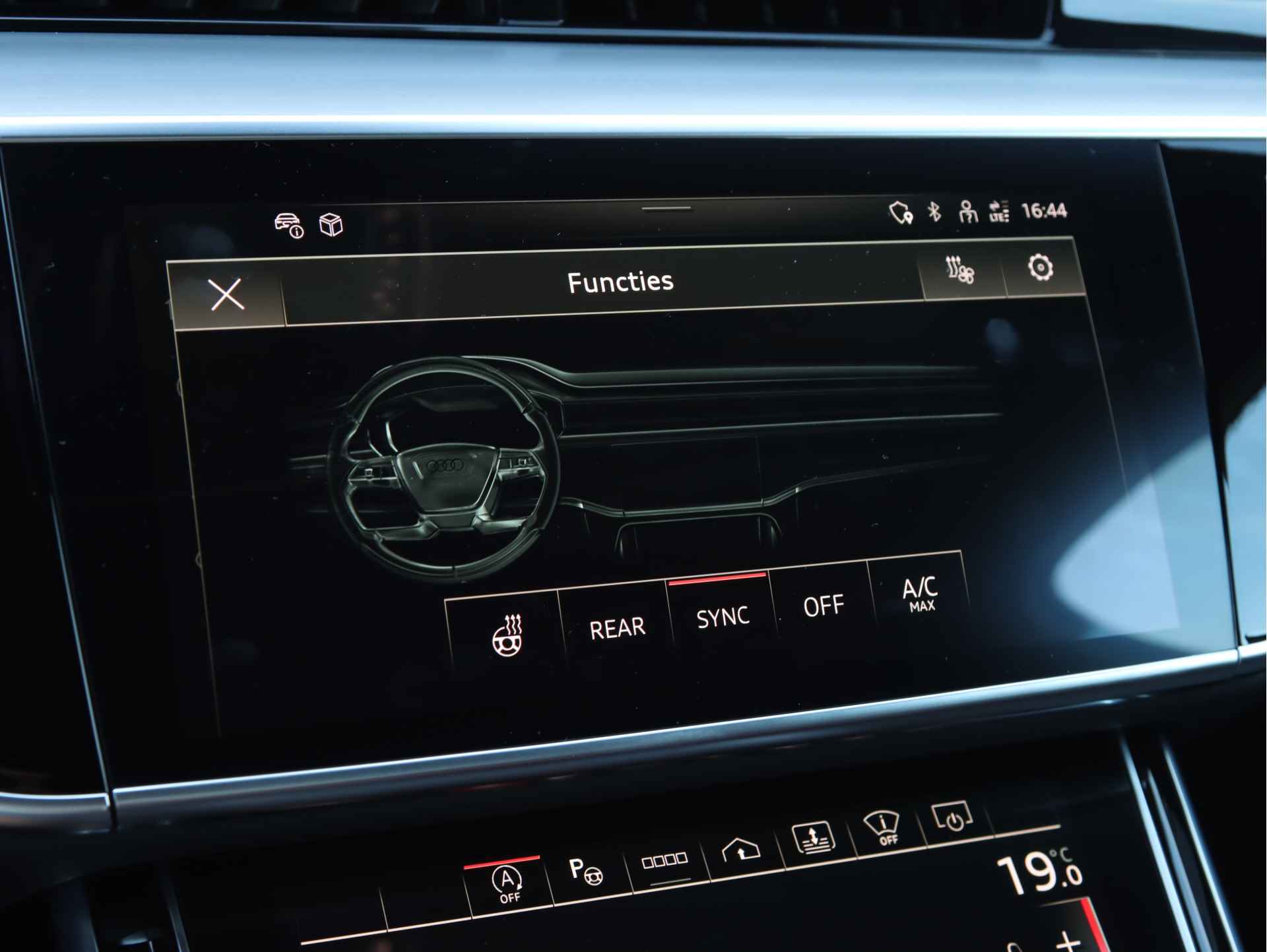 Audi S8 4.0 TFSI Quattro 571pk | B&O | Pano | TV | Vierwielsturing | Servo | Alcantara hemel | Head-up | Stoelventilatie-/massage v+a | Digital Matrix-LED - 45/47