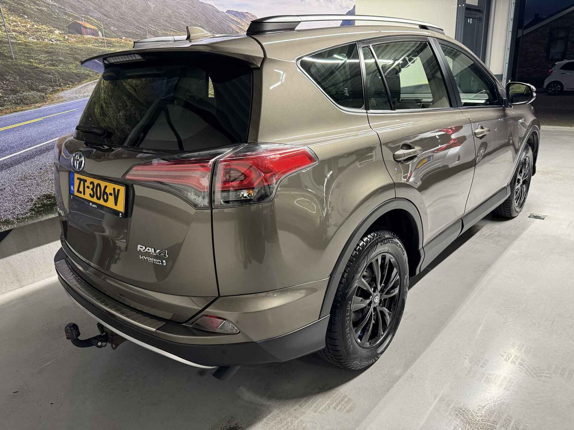 Toyota RAV4 2.5 Hybrid AWD Executive Business - 17/37