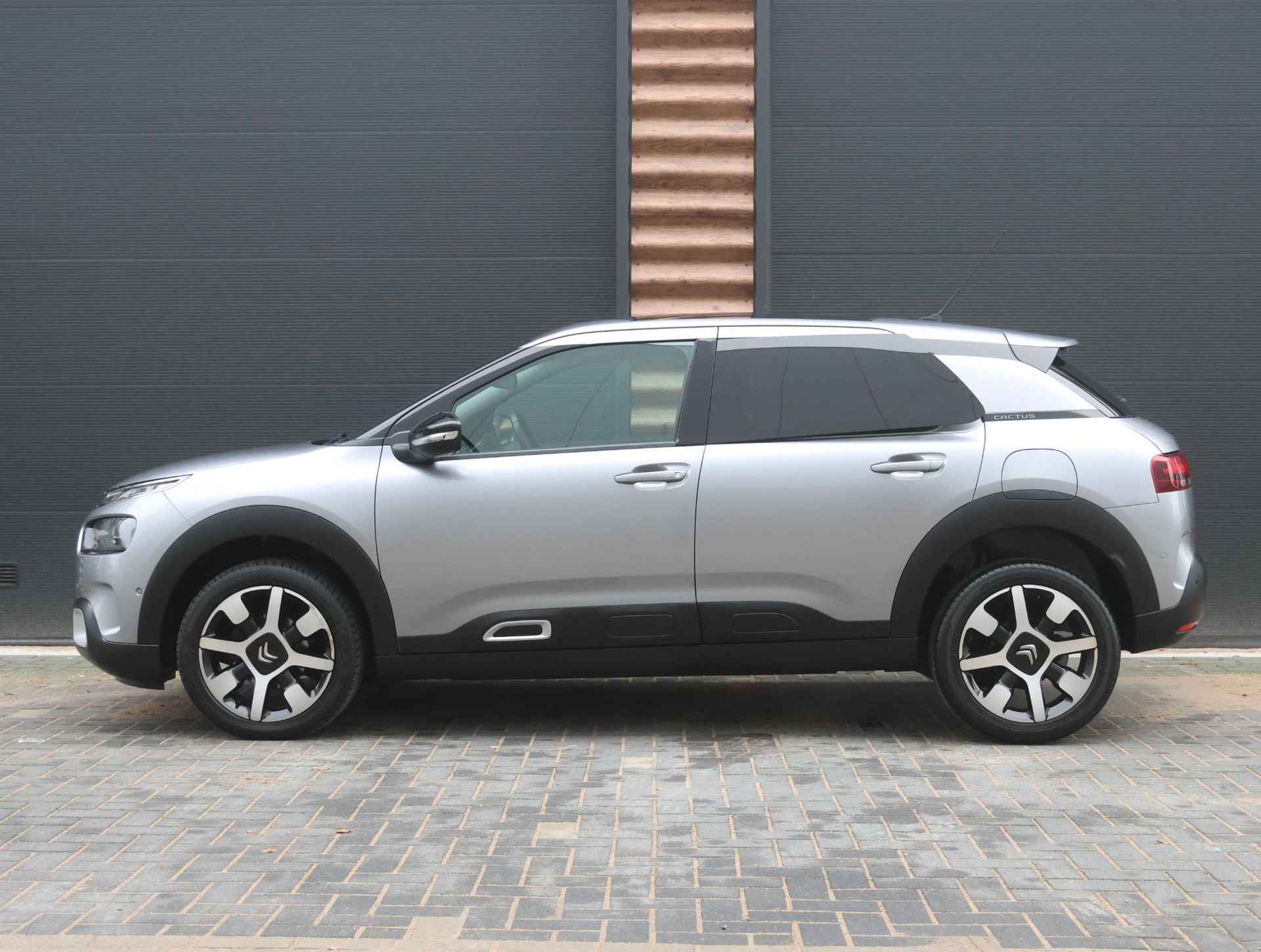 Citroen C4 Cactus 1.2 P.T. Shine 1ste eigenaar | Cruise control | Navigatie | CarPlay & Android Auto | Glazendak |LMV |Climate control | Dodehoekwaarschuwing - 3/42