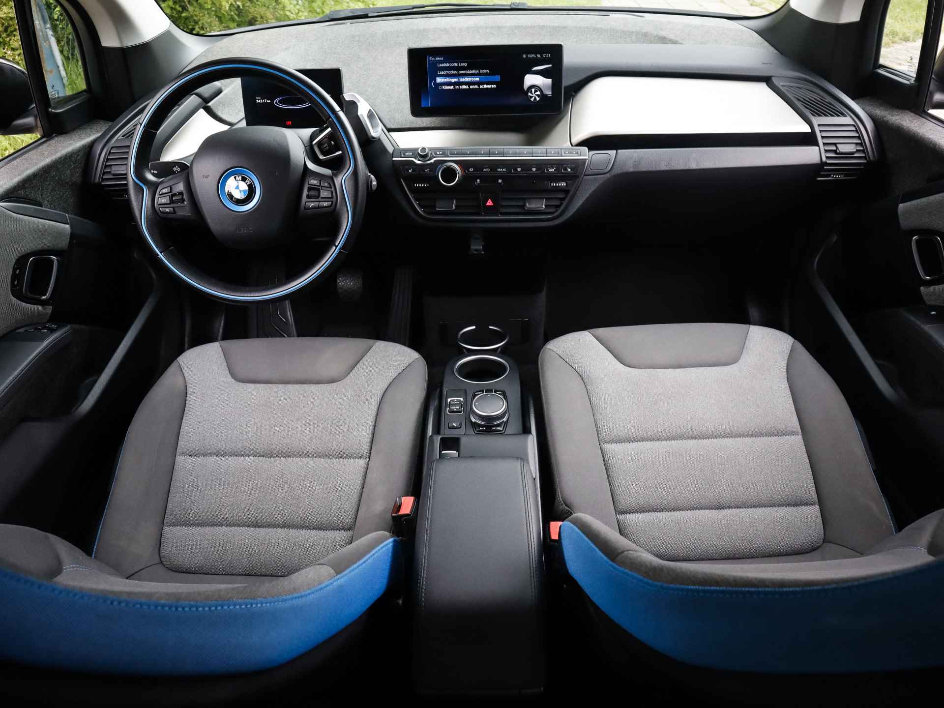 BMW i3 Executive Edition 120Ah 42 kWh (170PK) 1e-Eig, BMW-Dealer-Onderh, 12-Mnd-BOVAG, NL-Auto, Panoramadak, Warmtepomp, Navigatie, Parkeersensoren-V+A, Stoelverwarming, DAB, Spiegel-Pakket, LM.-Velgen-19Inch, Achteruitrijcamera, Cruise-Control, Privacy-Glas - 3/39