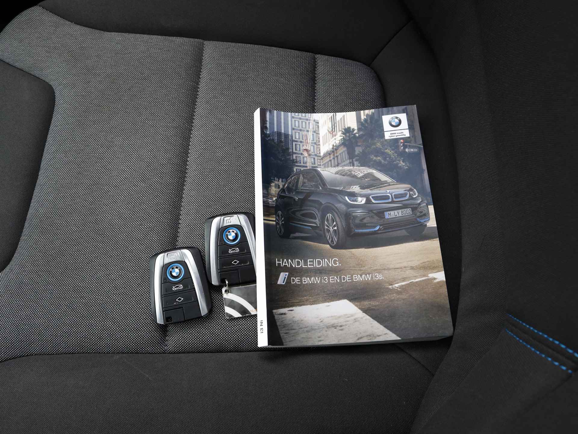 BMW i3 Executive Edition 120Ah 42 kWh (170PK) 1e-Eig, Keurig-Onderh, 12-Mnd-BOVAG, NL-Auto, Panoramadak, Navigatie, Parkeersensoren-V+A, Stoelverwarming, DAB, Spiegel-Pakket, Warmtepomp, LM.-Velgen-19Inch, Achteruitrijcamera, Cruise-Control, Privacy-Glas - 10/39