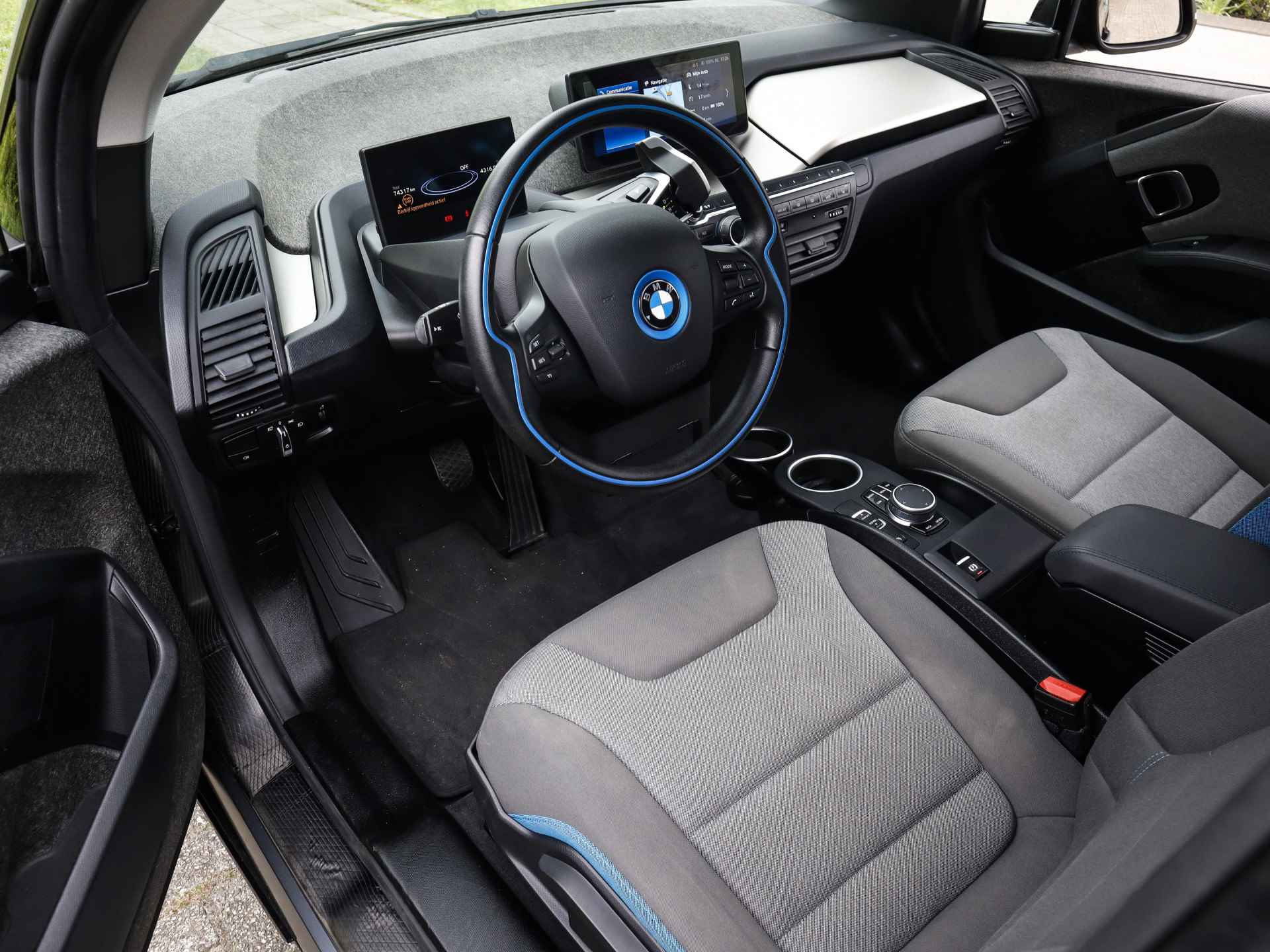 BMW i3 Executive Edition 120Ah 42 kWh (170PK) 1e-Eig, BMW-Dealer-Onderh, 12-Mnd-BOVAG, NL-Auto, Panoramadak, Warmtepomp, Navigatie, Parkeersensoren-V+A, Stoelverwarming, DAB, Spiegel-Pakket, LM.-Velgen-19Inch, Achteruitrijcamera, Cruise-Control, Privacy-Glas - 12/39
