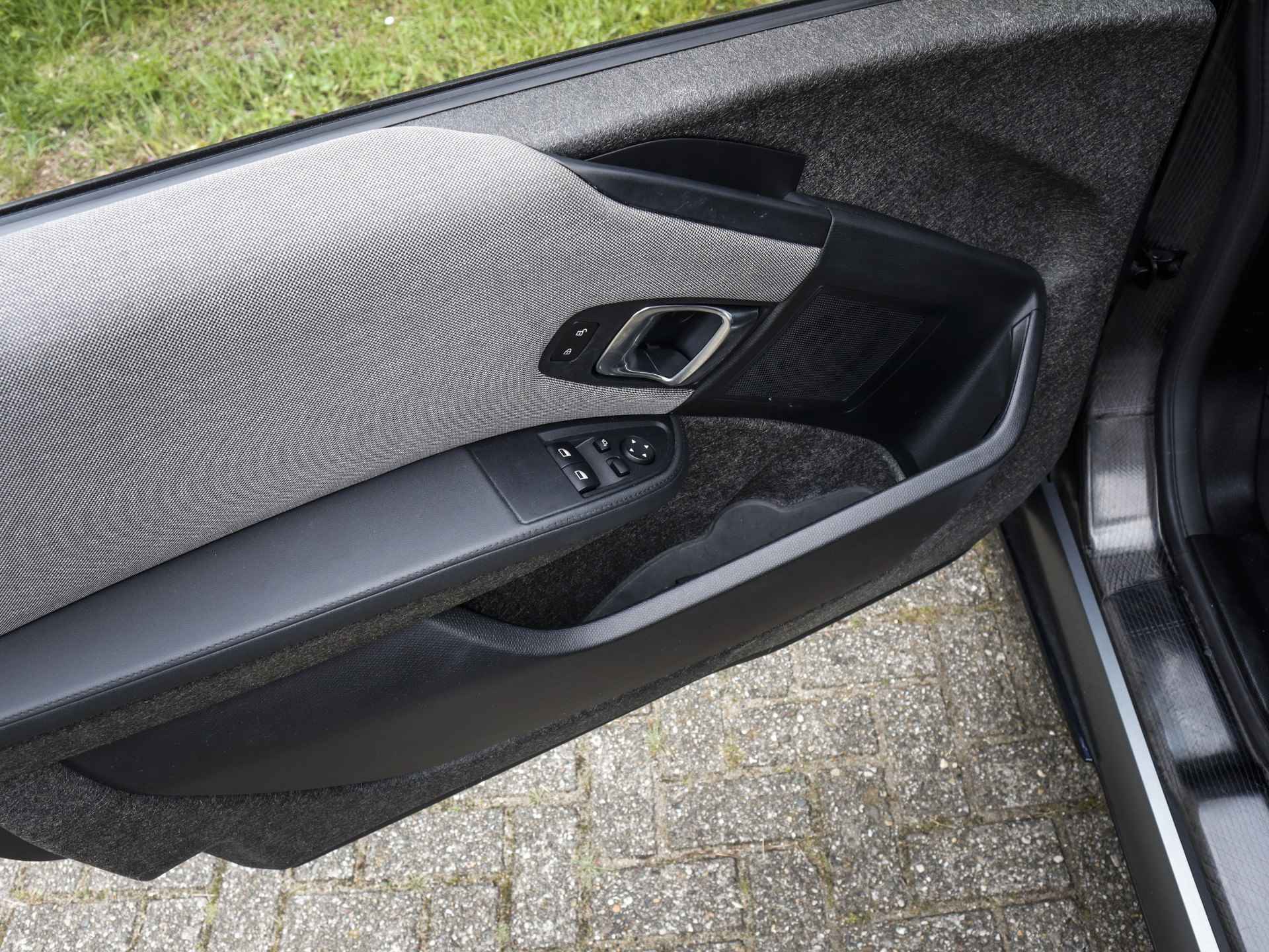 BMW i3 Executive Edition 120Ah 42 kWh (170PK) 1e-Eig, Keurig-Onderh, 12-Mnd-BOVAG, NL-Auto, Panoramadak, Navigatie, Parkeersensoren-V+A, Stoelverwarming, DAB, Spiegel-Pakket, Warmtepomp, LM.-Velgen-19Inch, Achteruitrijcamera, Cruise-Control, Privacy-Glas - 26/39