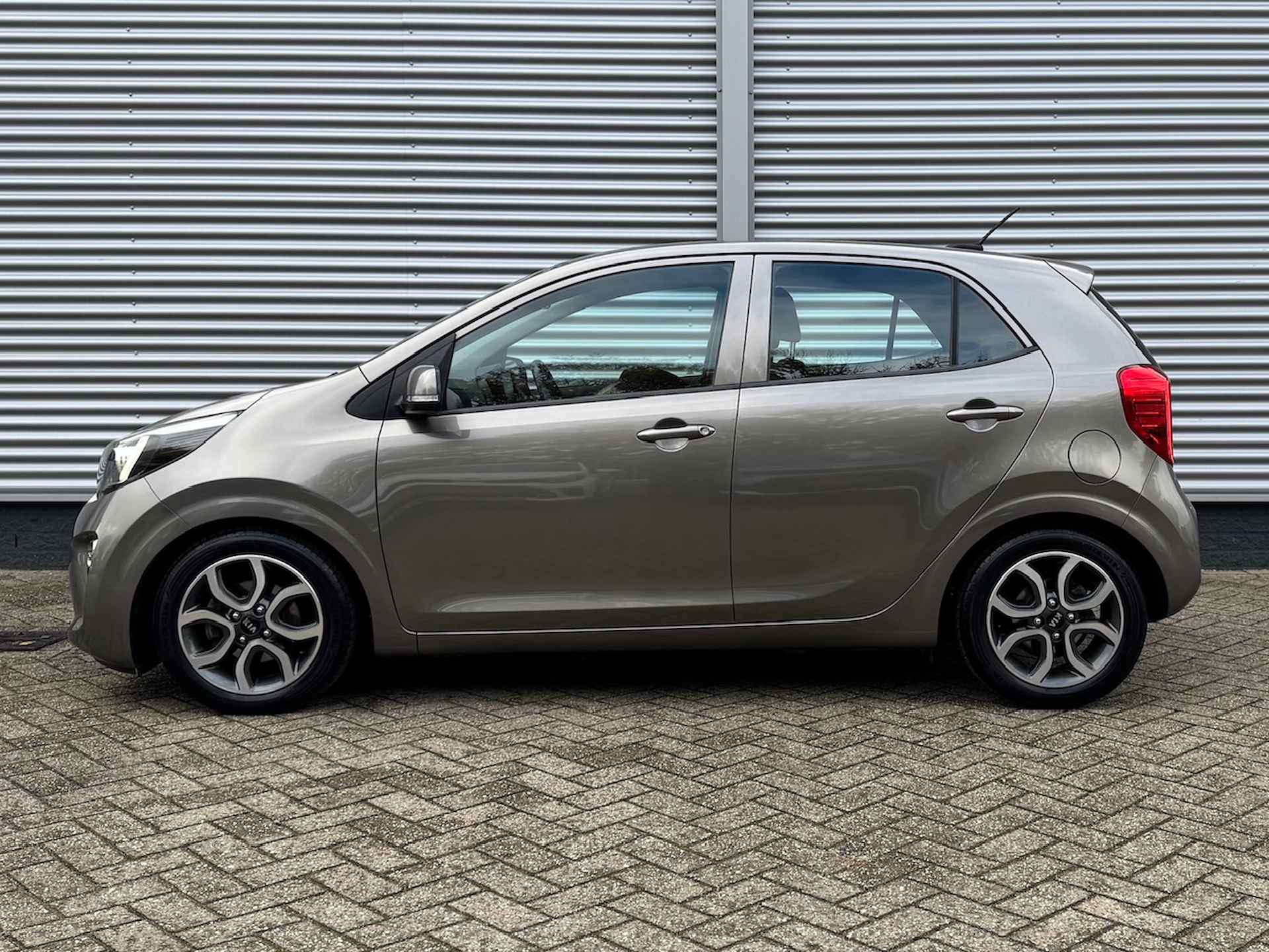 KIA Picanto 1.0 CVVT 67pk 5-zits First Edition | Navigatie | Climate Control | Camera | - 2/41