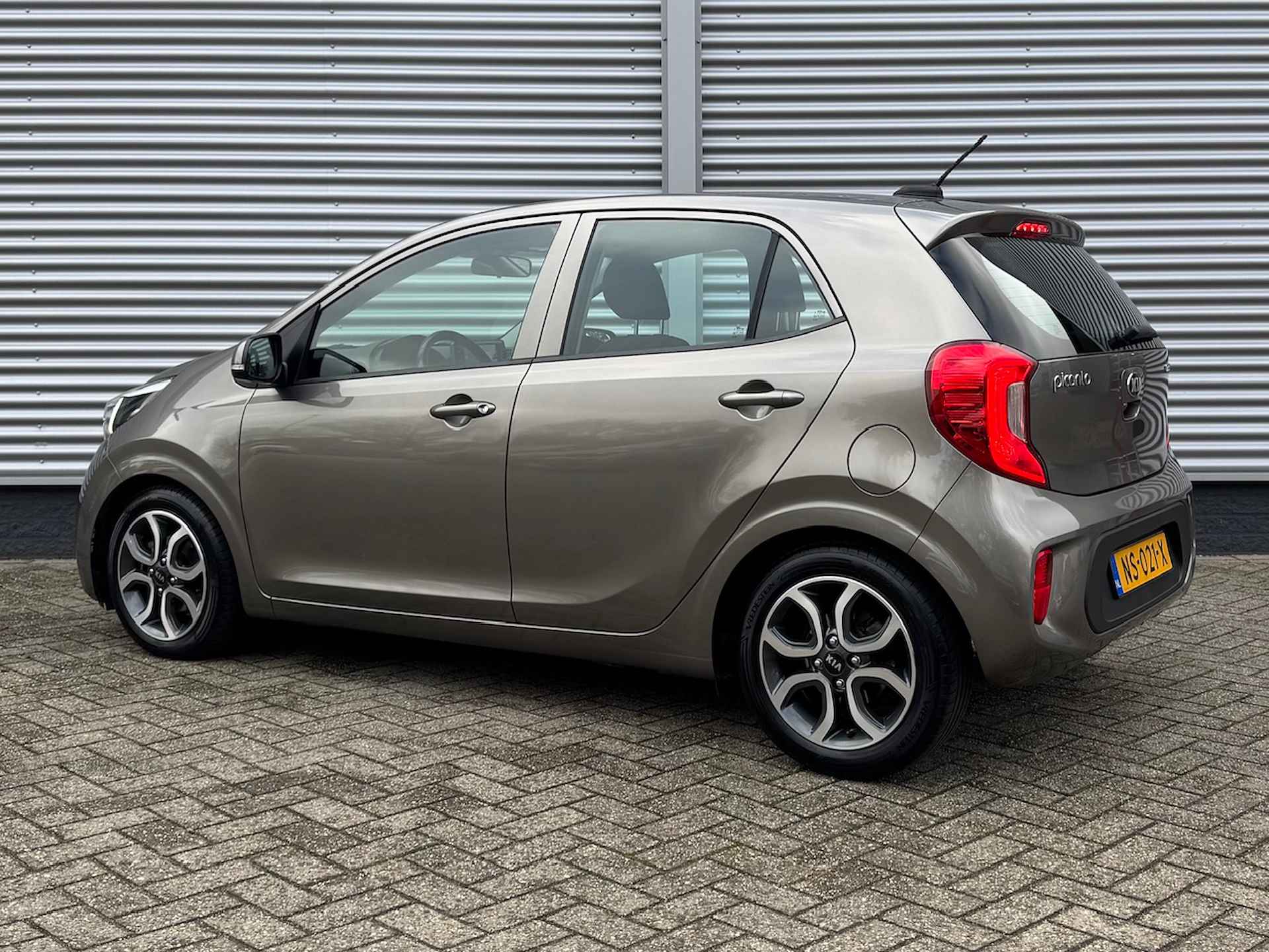 KIA Picanto 1.0 CVVT 67pk 5-zits First Edition | Navigatie | Climate Control | Camera | - 3/41