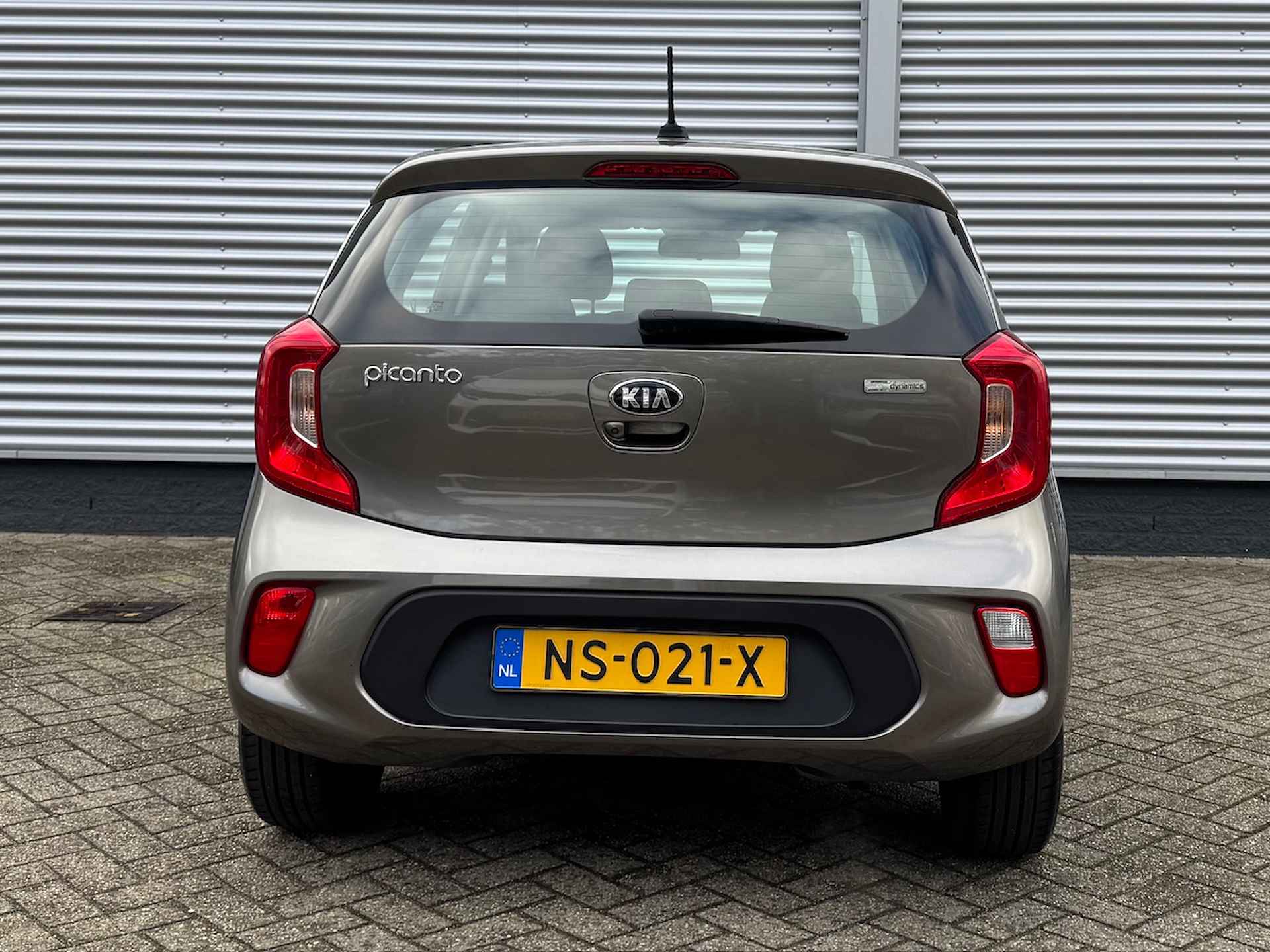 KIA Picanto 1.0 CVVT 67pk 5-zits First Edition | Navigatie | Climate Control | Camera | - 4/41