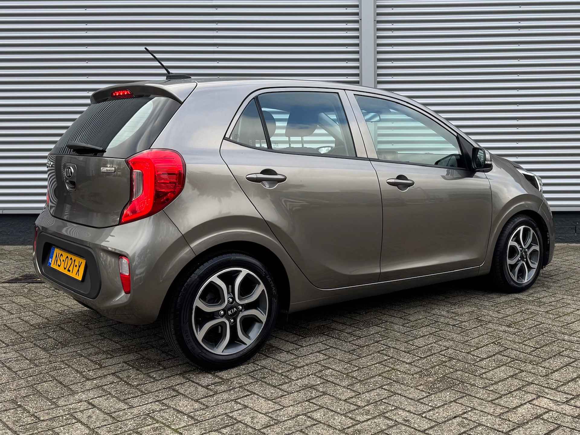 KIA Picanto 1.0 CVVT 67pk 5-zits First Edition | Navigatie | Climate Control | Camera | - 5/41