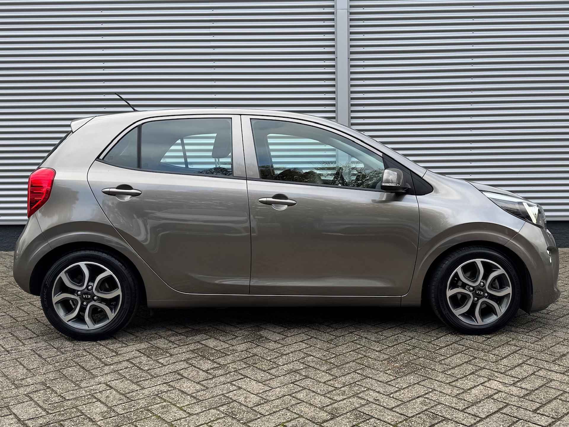 KIA Picanto 1.0 CVVT 67pk 5-zits First Edition | Navigatie | Climate Control | Camera | - 6/41