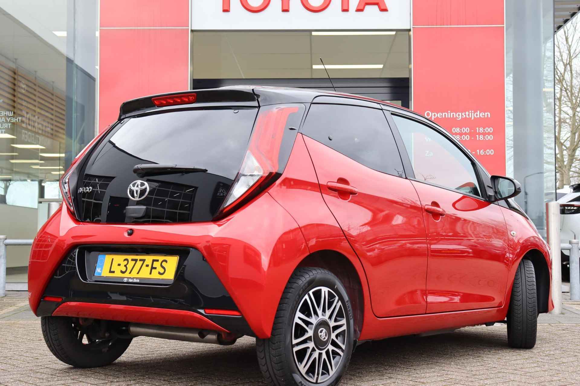 Toyota Aygo 1.0 VVT-i X-Clusiv, Safety Sense - 2/37