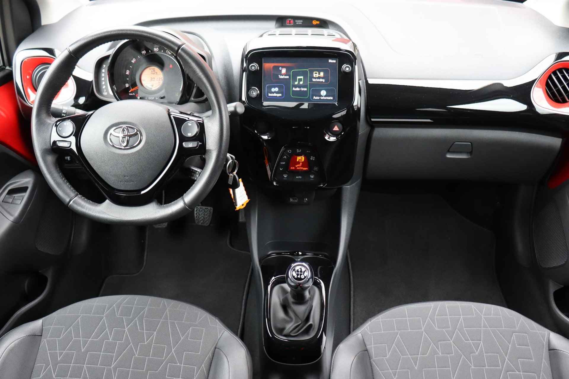 Toyota Aygo 1.0 VVT-i X-Clusiv, Safety Sense - 3/37