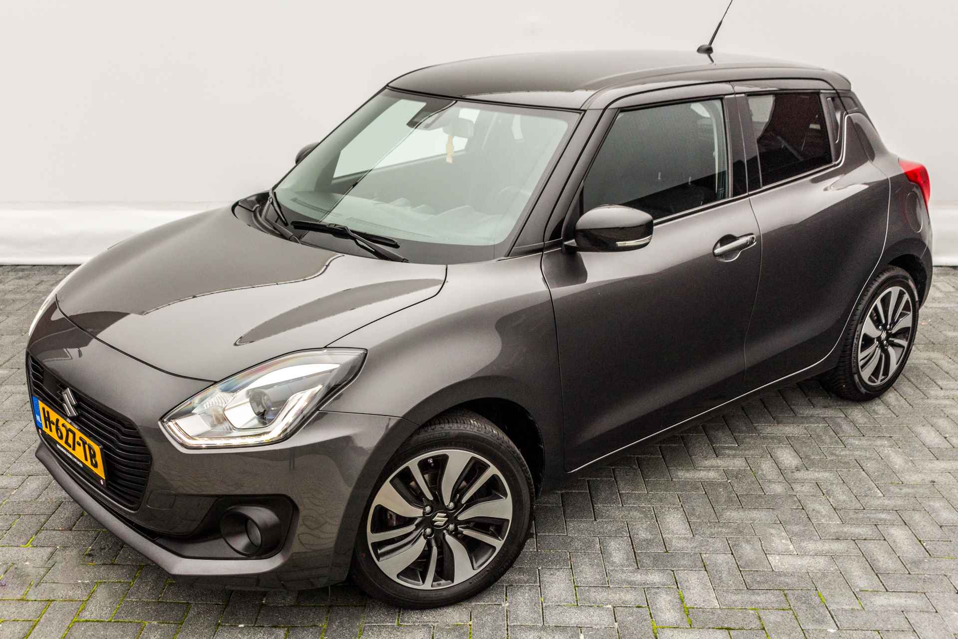 Suzuki Swift 1.0 112 PK Stijl Smart Hybrid RIJKLAAR INCL: GARANTIE | Clima | 16 inch Lmv | Cr control | Navigatie | Stoel Verm | - 15/35