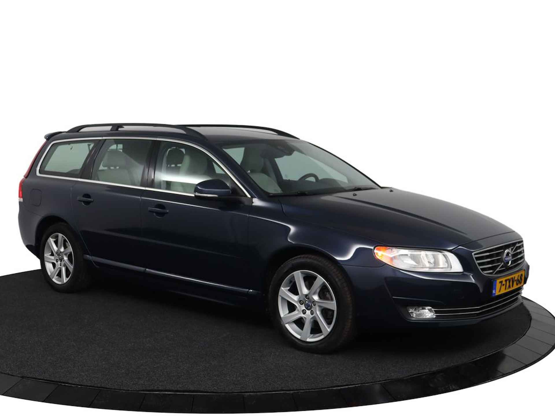 Volvo V70 2.0 T5 Nordic+ | Stoelverwarming | Lederen interieur | Parkeersensoren achter | - 15/50