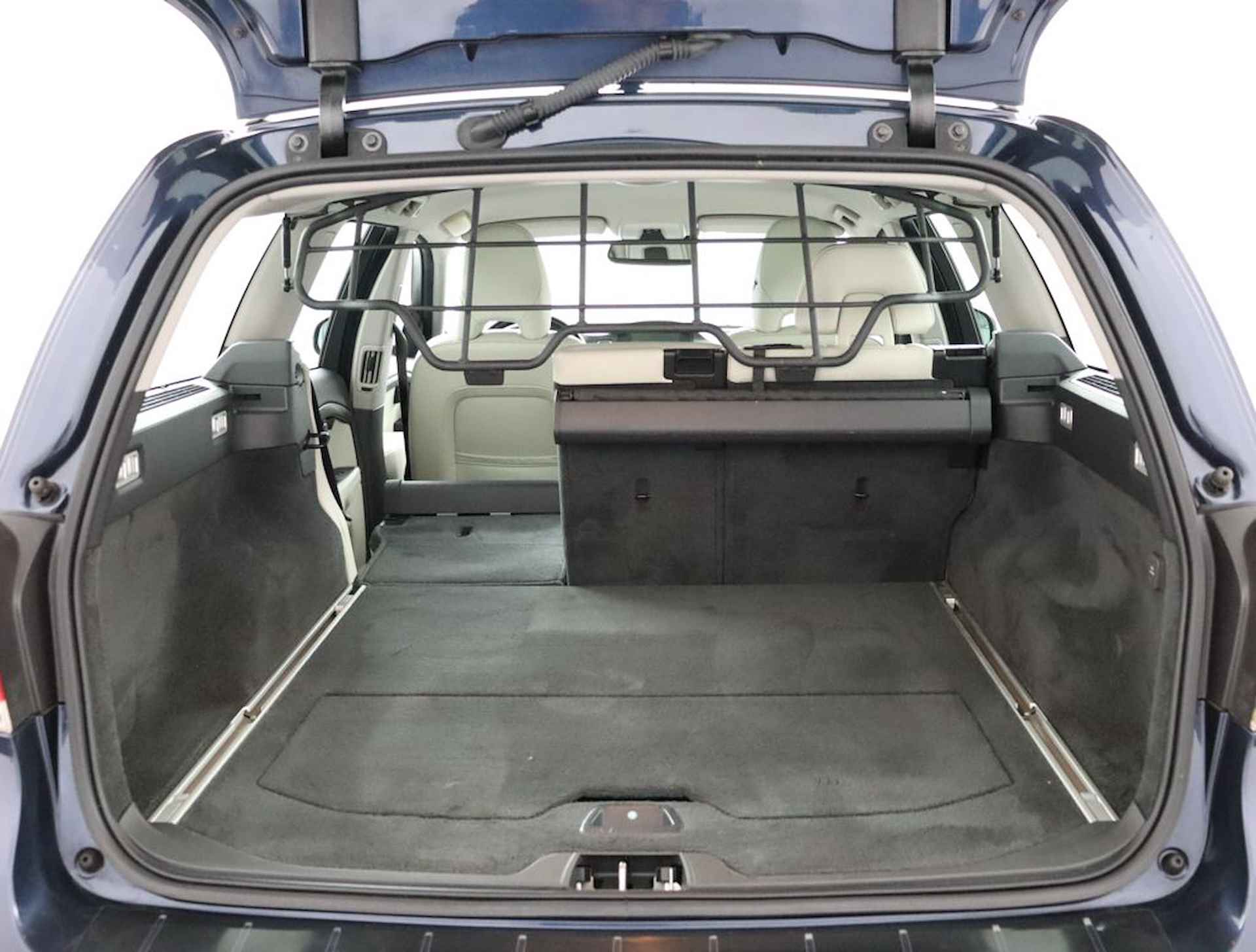 Volvo V70 2.0 T5 Nordic+ | Stoelverwarming | Lederen interieur | Parkeersensoren achter | - 22/50