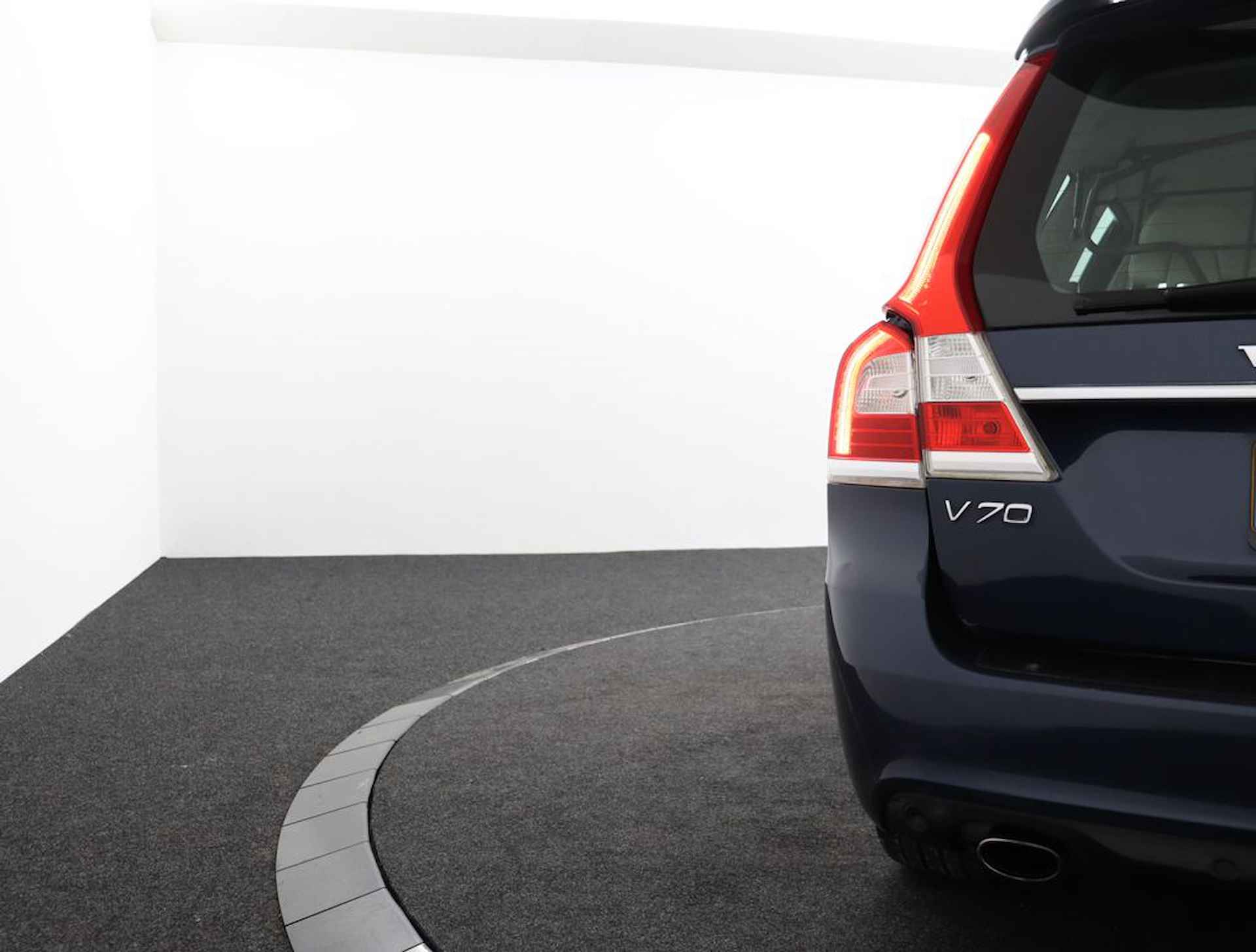 Volvo V70 2.0 T5 Nordic+ | Stoelverwarming | Lederen interieur | Parkeersensoren achter | - 41/50