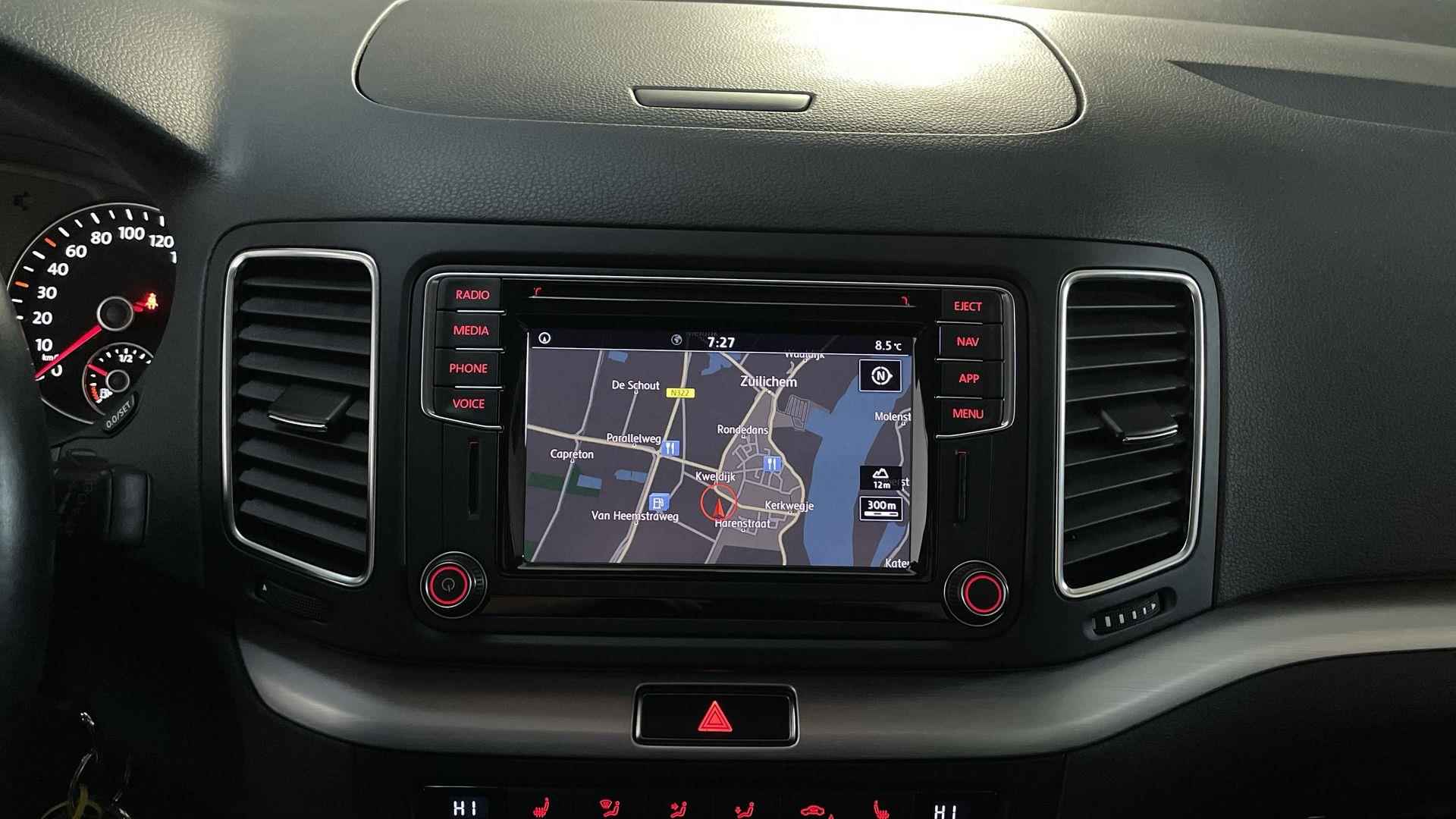 Volkswagen Sharan 1.4 TSI 150pk DSG 7p Exclusive Series Navigatie Parkeersensoren Stoelverwarming - 11/27
