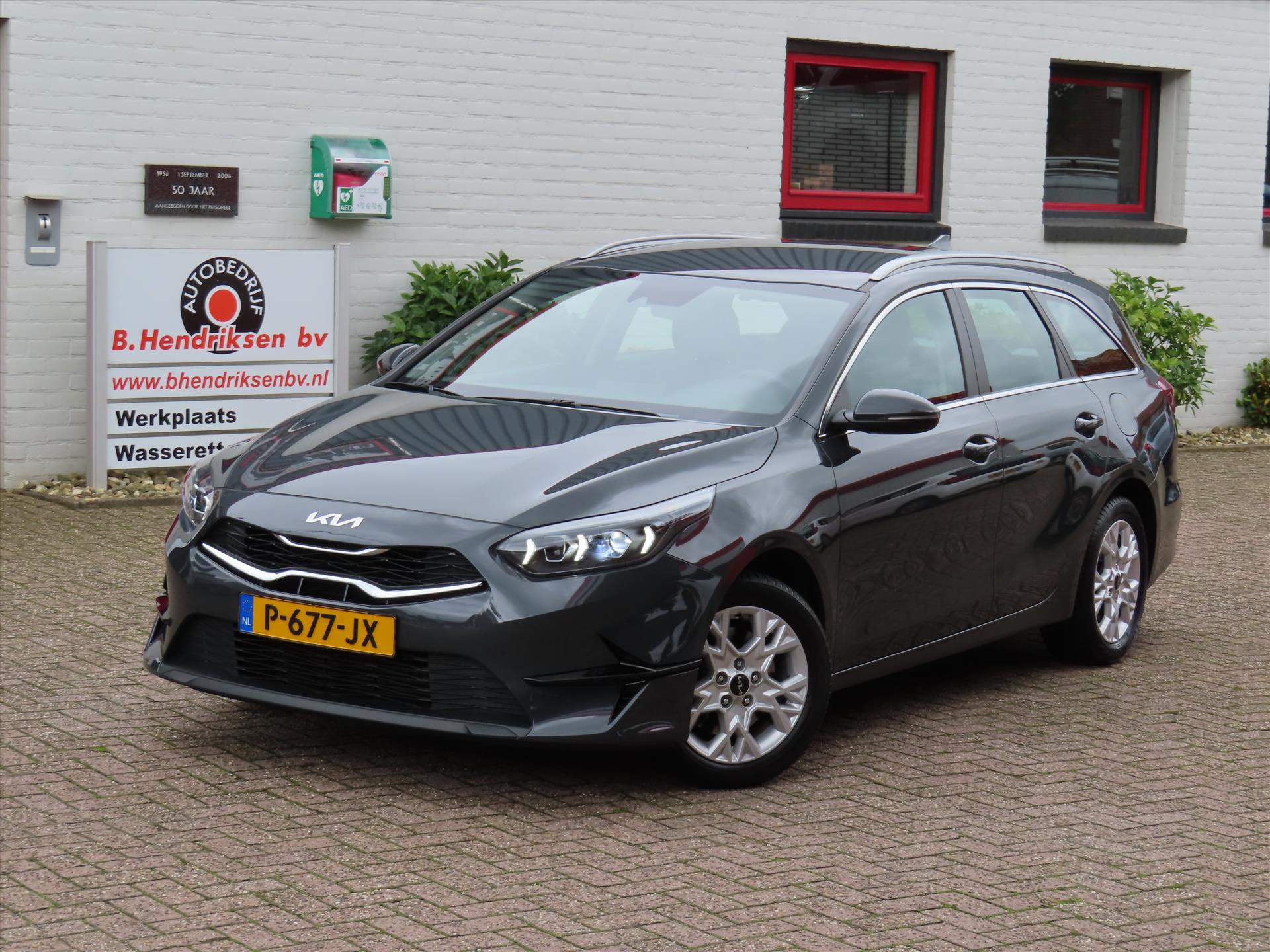 Kia Ceed Sw 1.0 T-GDi 120pk DynamicLine/ All season banden/ DAB/ Apple Carplay/ Navigatie/ Camera achter/ Led koplampen/ 1 Eigenaar/ Origineel NL/ NAP