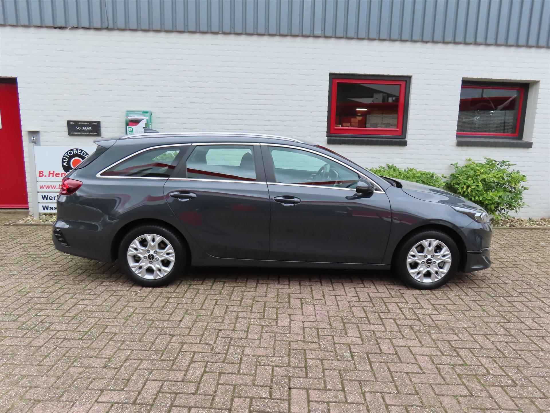 Kia Ceed Sw 1.0 T-GDi 120pk DynamicLine/ All season banden/ DAB/ Apple Carplay/ Navigatie/ Camera achter/ Led koplampen/ 1 Eigenaar/ Origineel NL/ NAP - 4/45