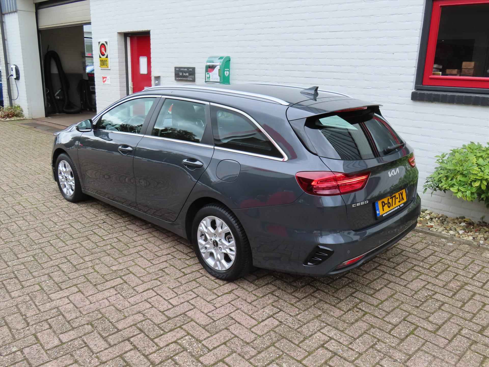 Kia Ceed Sw 1.0 T-GDi 120pk DynamicLine/ All season banden/ DAB/ Apple Carplay/ Navigatie/ Camera achter/ Led koplampen/ 1 Eigenaar/ Origineel NL/ NAP - 6/45