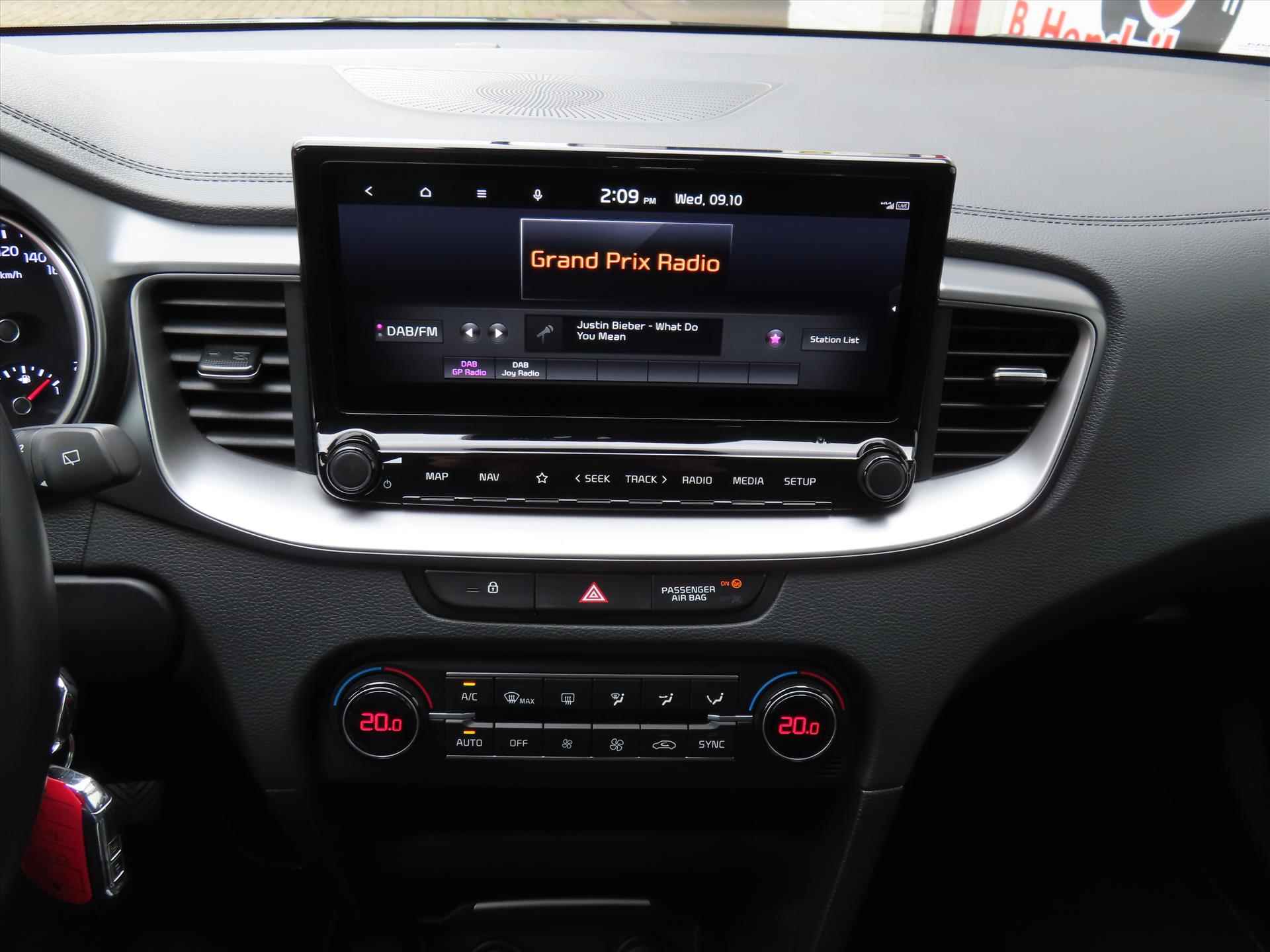 Kia Ceed Sw 1.0 T-GDi 120pk DynamicLine/ All season banden/ DAB/ Apple Carplay/ Navigatie/ Camera achter/ Led koplampen/ 1 Eigenaar/ Origineel NL/ NAP - 18/45