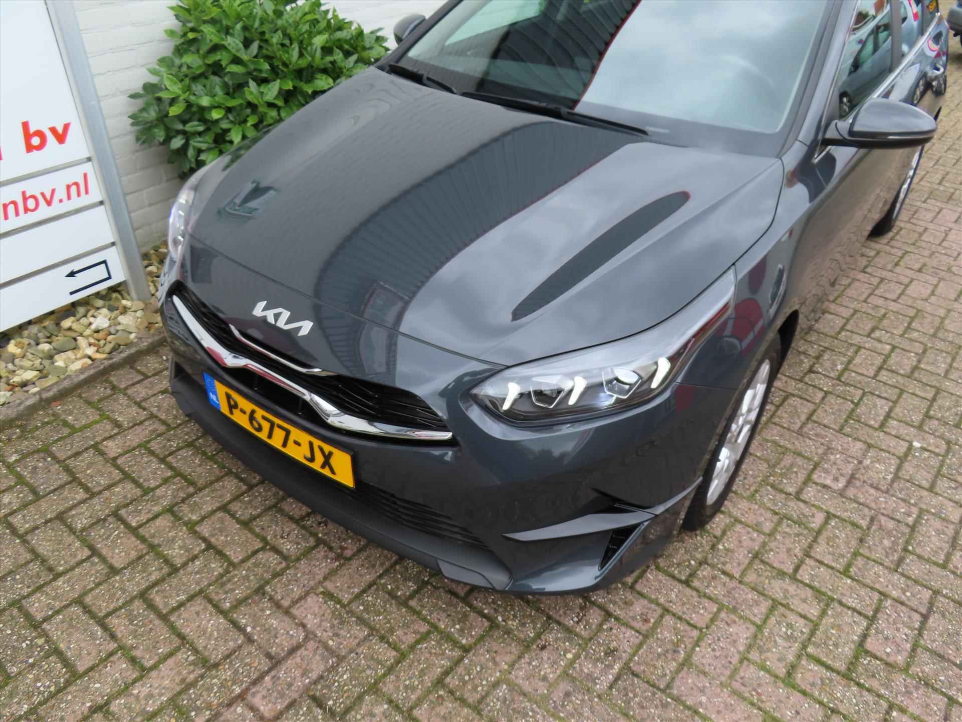 Kia Ceed Sw 1.0 T-GDi 120pk DynamicLine/ All season banden/ DAB/ Apple Carplay/ Navigatie/ Camera achter/ Led koplampen/ 1 Eigenaar/ Origineel NL/ NAP - 37/45