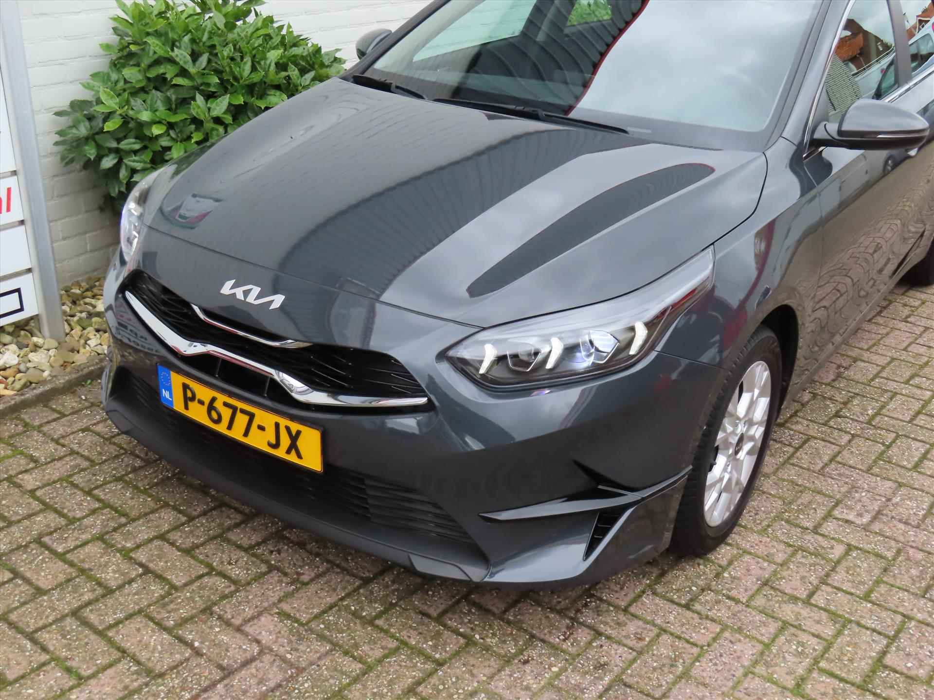 Kia Ceed Sw 1.0 T-GDi 120pk DynamicLine/ All season banden/ DAB/ Apple Carplay/ Navigatie/ Camera achter/ Led koplampen/ 1 Eigenaar/ Origineel NL/ NAP - 38/45