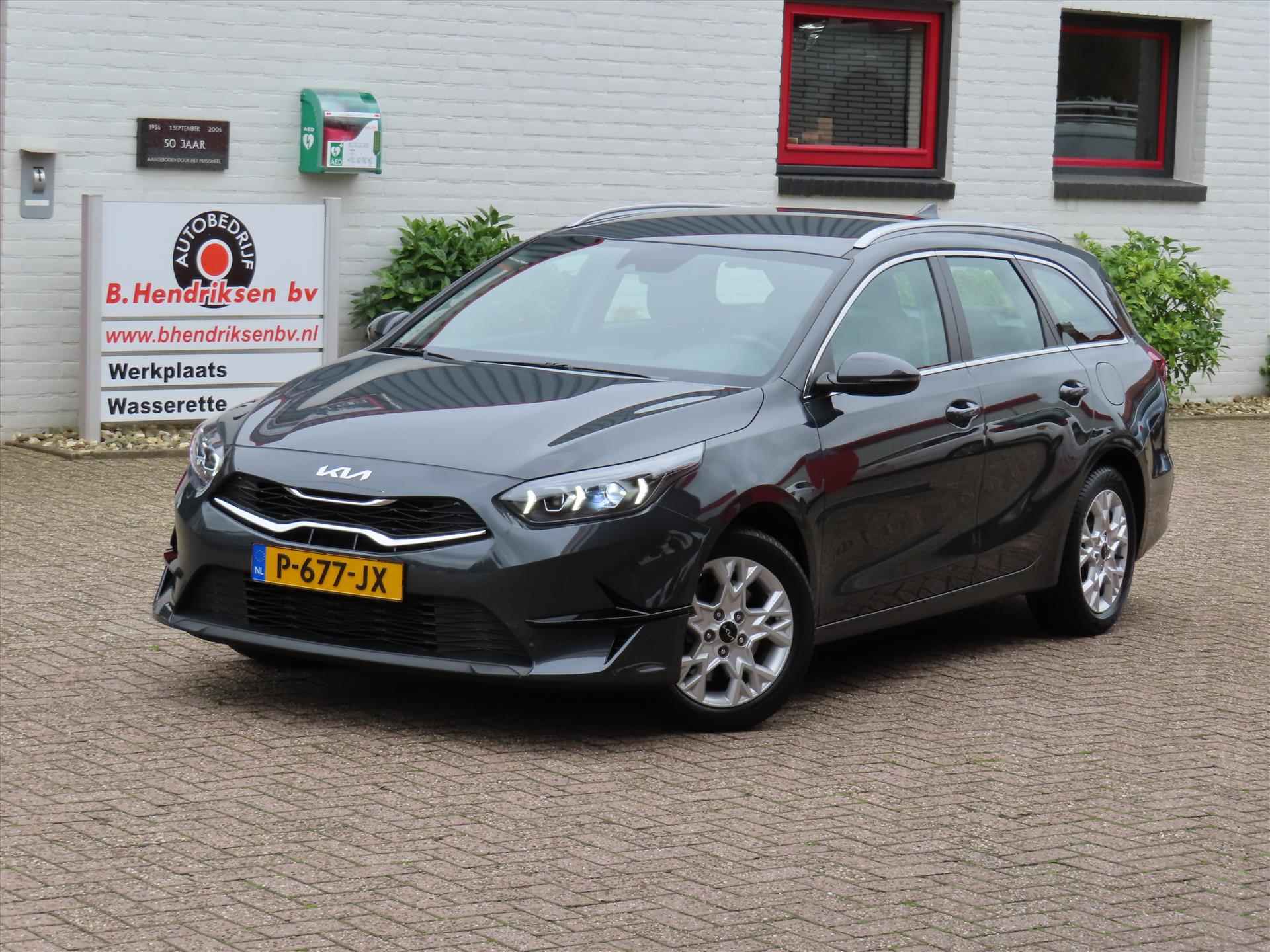 Kia Ceed Sw 1.0 T-GDi 120pk DynamicLine/ All season banden/ DAB/ Apple Carplay/ Navigatie/ Camera achter/ Led koplampen/ 1 Eigenaar/ Origineel NL/ NAP - 42/45