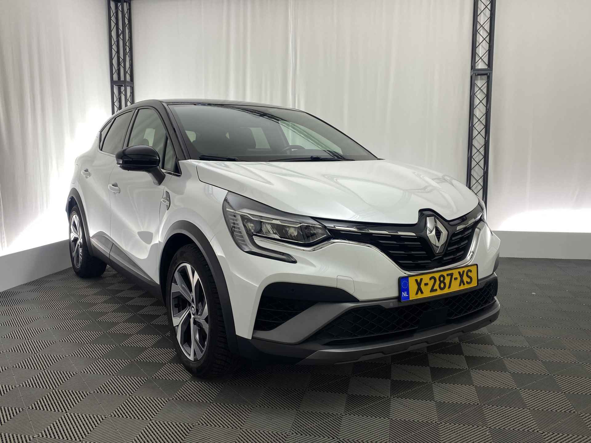 Renault Captur 1.6 E-Tech Plug-in Hybrid 160 Pk R.S. Line Automaat | Apple Carplay | Navi | Cruise | Climate Control | - 4/38