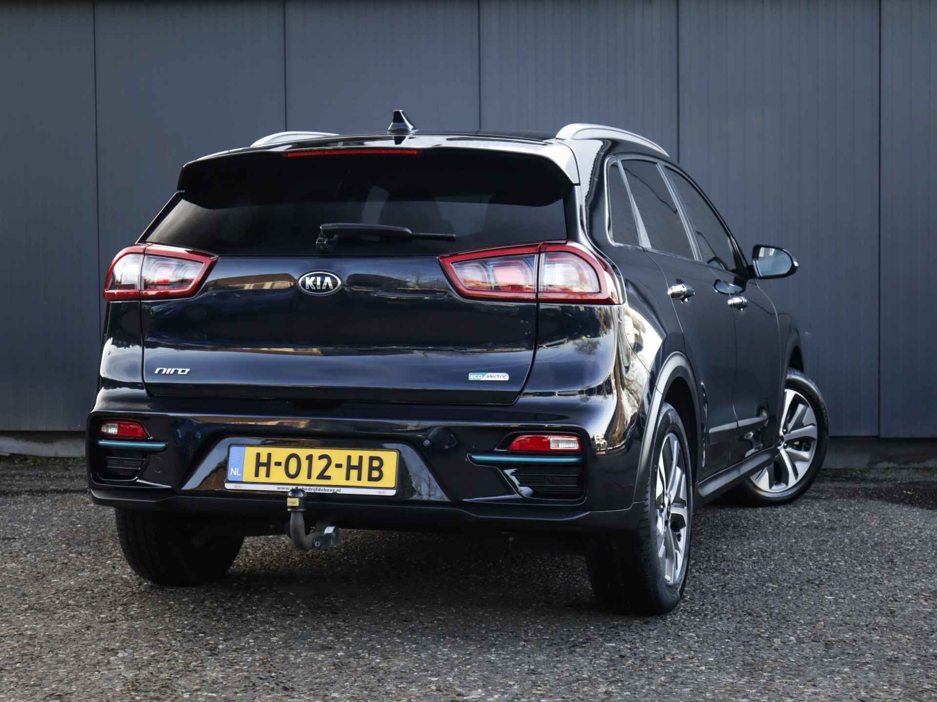 Kia e-Niro ExecutiveLine 64 kWh (204 PK) 1e-Eig, Dealer-Onderh, 12-Mnd-BOVAG, NL-Auto, Leer, Trekhaak, Navigatie/Apple-Carplay/Android-Auto, Adaptieve-Cruisecontrol, Keyless-Entry/Start, Achteruitrijcamera, Parkeersensoren-V+A, Stoe Voorstoelen-Gevent., Premium-Audio, DAB, Stuurverwarming, Licht-ZIcht-Pakket, Lm- Velgen-17Inch, Privacy-Glas - 3/38