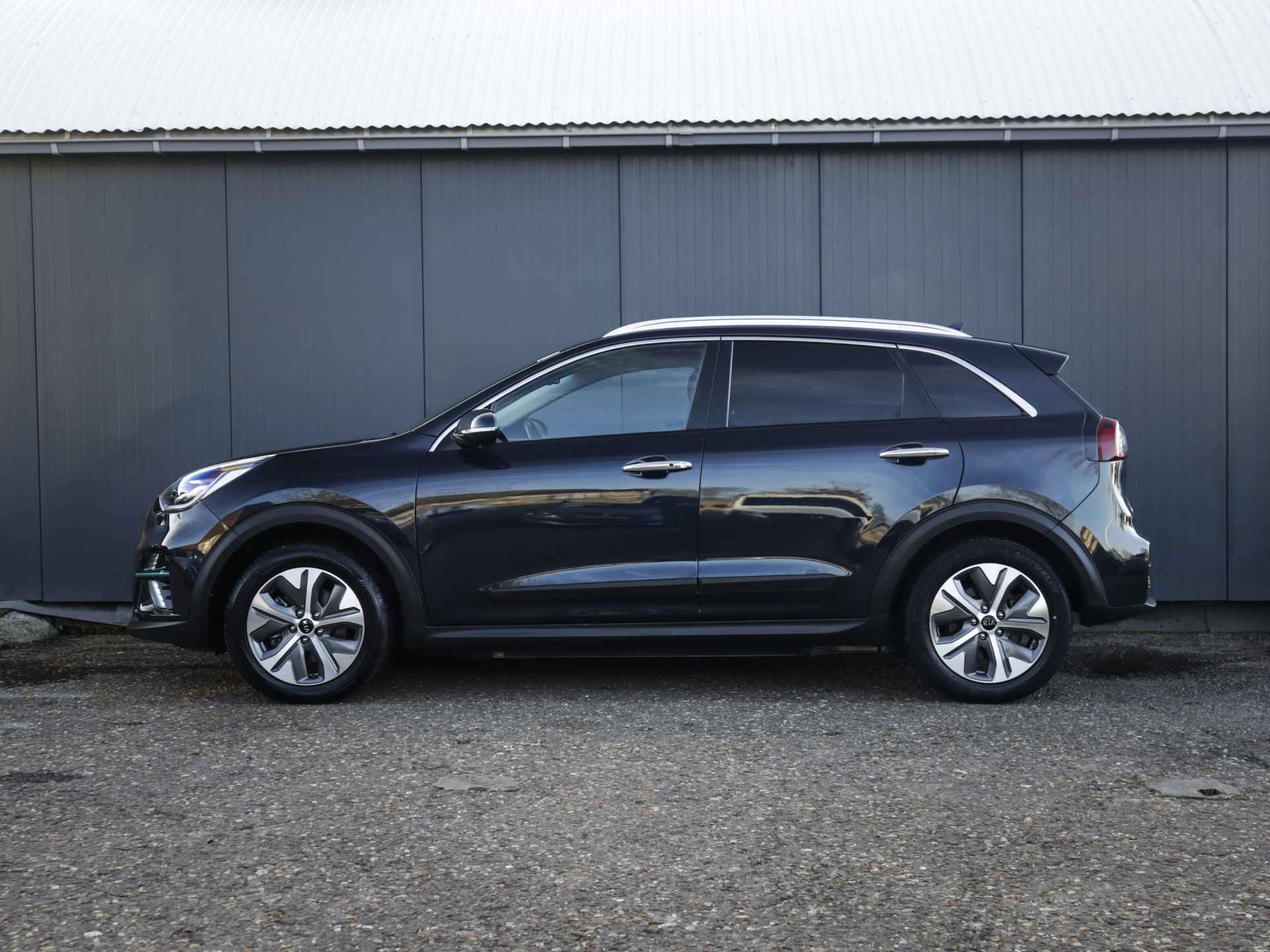 Kia e-Niro ExecutiveLine 64 kWh (204 PK) 1e-Eig, Dealer-Onderh, 12-Mnd-BOVAG, NL-Auto, Leer, Trekhaak, Navigatie/Apple-Carplay/Android-Auto, Adaptieve-Cruisecontrol, Keyless-Entry/Start, Achteruitrijcamera, Parkeersensoren-V+A, Stoe Voorstoelen-Gevent., Premium-Audio, DAB, Stuurverwarming, Licht-ZIcht-Pakket, Lm- Velgen-17Inch, Privacy-Glas - 31/38