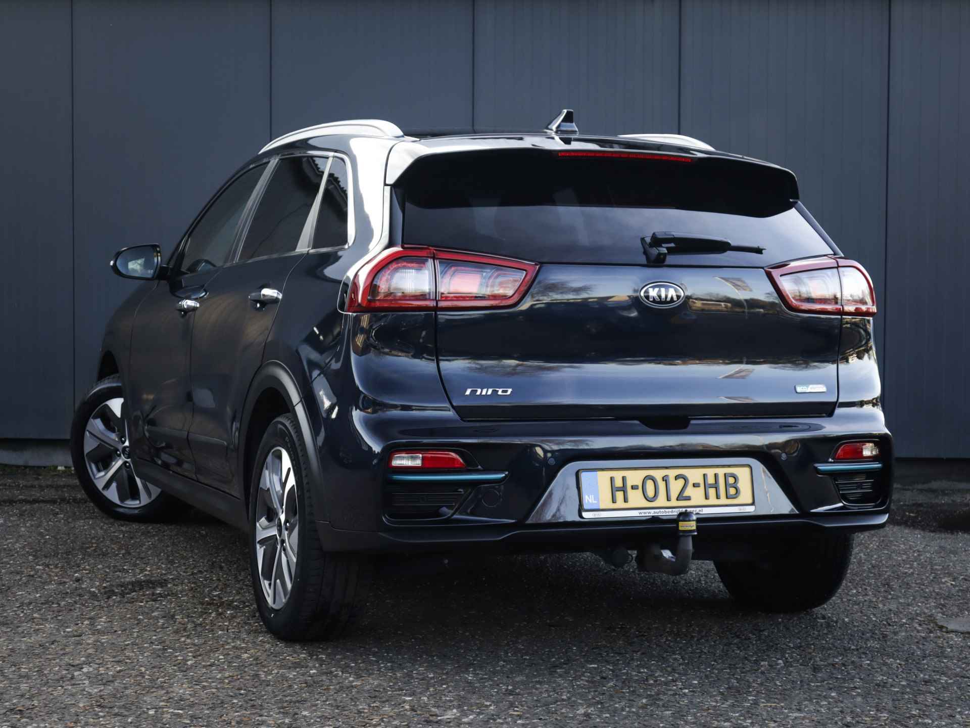 Kia e-Niro ExecutiveLine 64 kWh (204 PK) 1e-Eig, Dealer-Onderh, 12-Mnd-BOVAG, NL-Auto, Leer, Trekhaak, Navigatie/Apple-Carplay/Android-Auto, Adaptieve-Cruisecontrol, Keyless-Entry/Start, Achteruitrijcamera, Parkeersensoren-V+A, Stoe Voorstoelen-Gevent., Premium-Audio, DAB, Stuurverwarming, Licht-ZIcht-Pakket, Lm- Velgen-17Inch, Privacy-Glas - 35/38