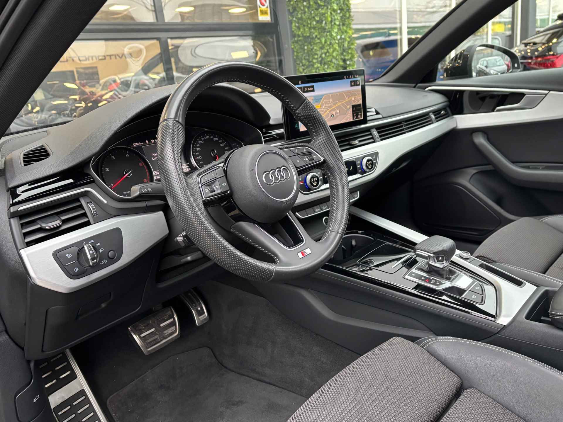 Audi A4 Avant 35 TDI 164PK S Edition | Pano | Camera | Trekhaak - 15/41