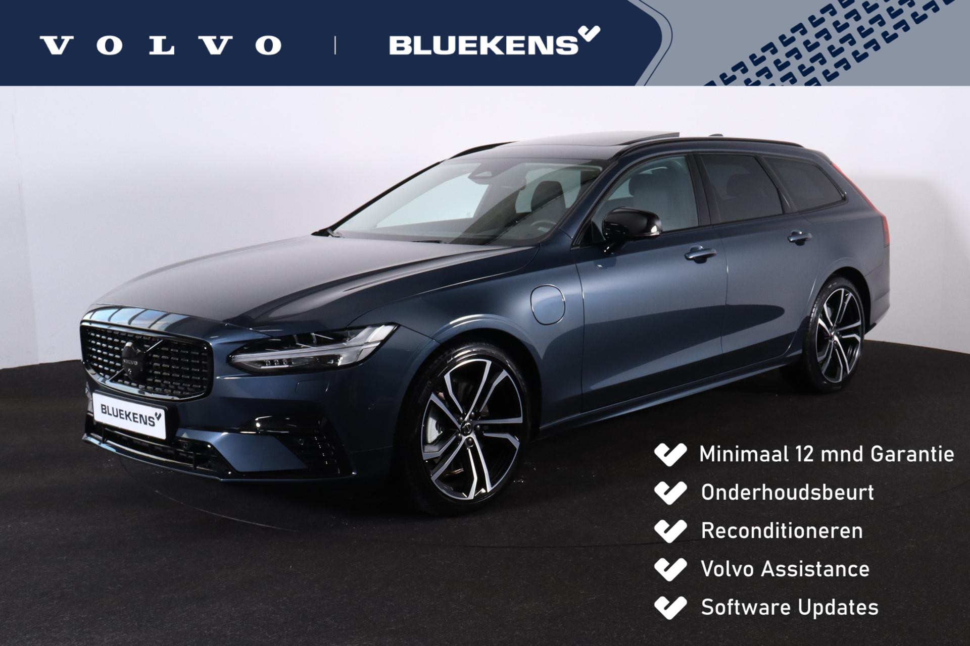 Volvo V90 T6 Recharge AWD Ultimate Dark - Luchtvering - Panorama/schuifdak - IntelliSafe Assist & Surround - 360° Camera - Harman/Kardon audio - Verwarmde voorstoelen, stuur & achterbank - Parkeersensoren voor & achter - Elektr. bedienb. voorstoelen met geheugen - Head up display - Extra getint glas - Elektr. inklapbare trekhaak - 20' LMV