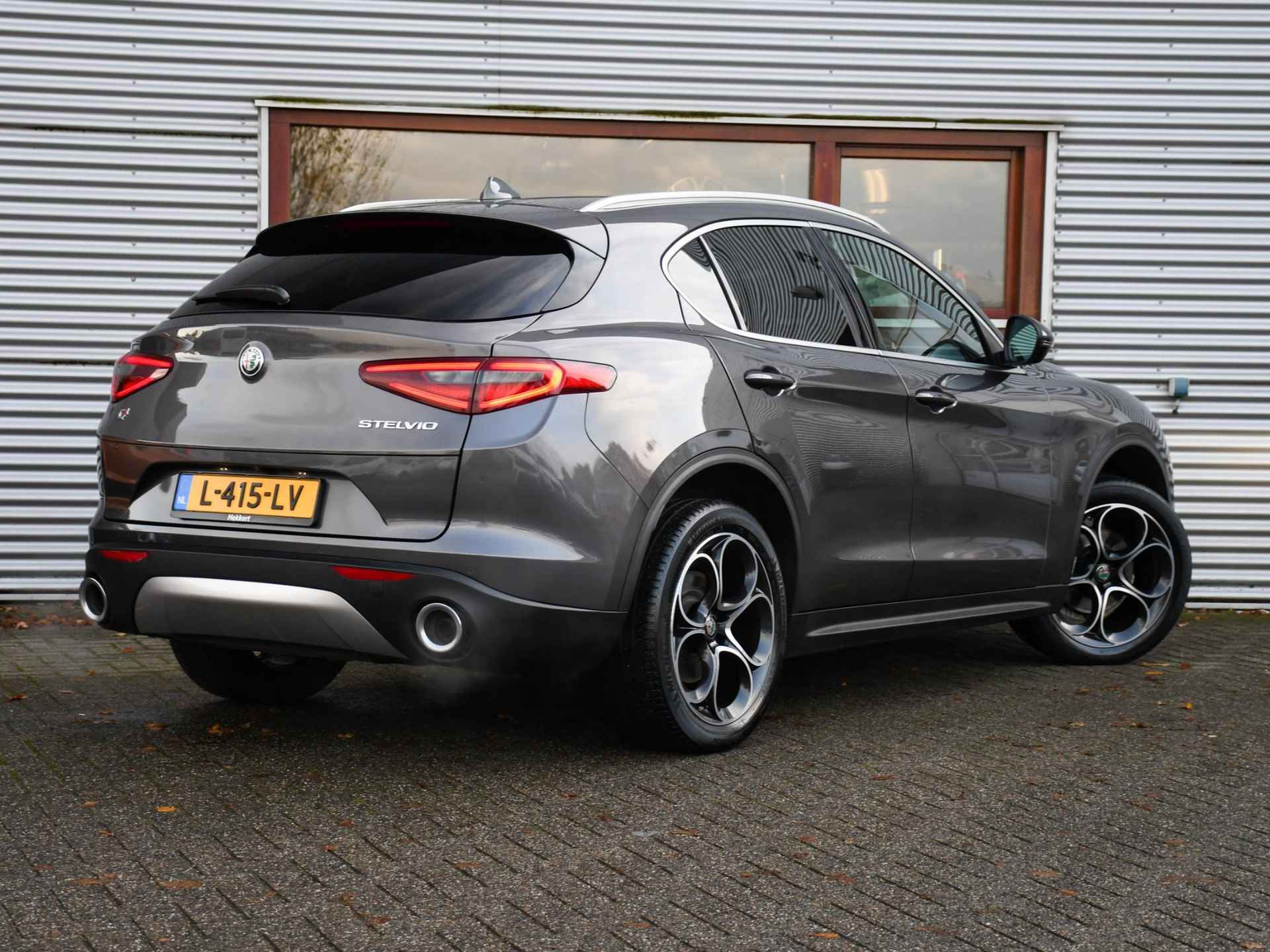 Alfa Romeo Stelvio B-Tech 2.0 Turbo 280pk AWD Automaat 20''LM | PDC + CAM. | DODE HOEK | STOELVERW. VOOR & ACHTER | LEDER | DAB | FLIPPERS - 4/45