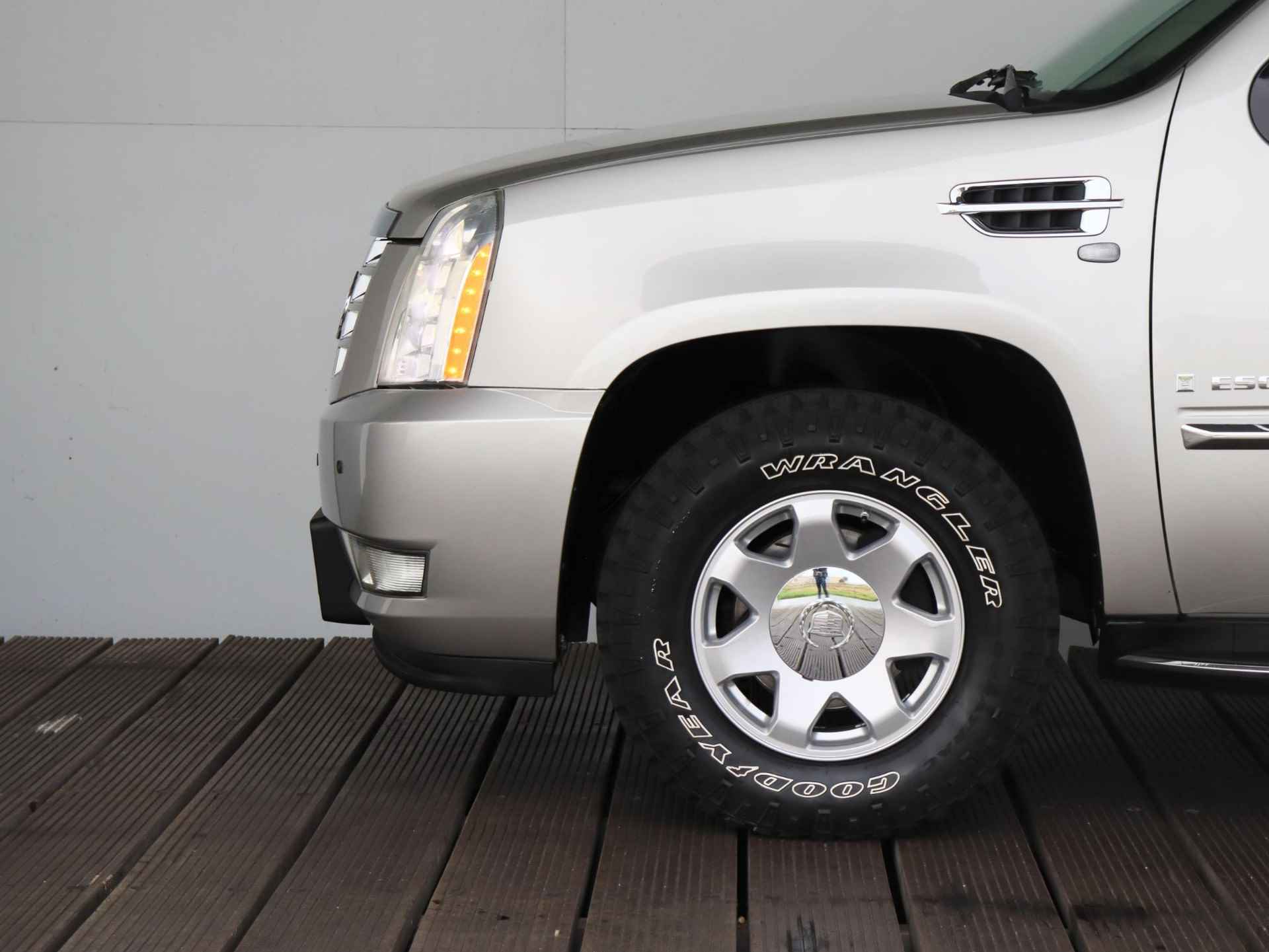 Cadillac Escalade 6.2 V8 Sport Luxury  | Youngtimer | 7 Persoons | Apple carplay | Bose Audio - 6/37