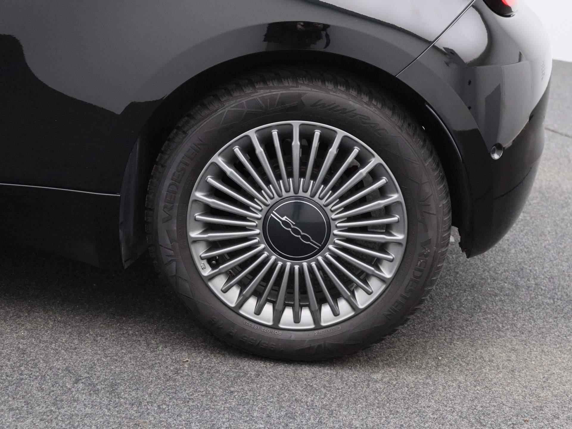 Fiat 500 Icon 42 kWh | Navigatie | Apple carplay/Android auto | Stoelverwarming | Achteruitrijcamera | €2000,- SEPP Subsidie! - 14/37