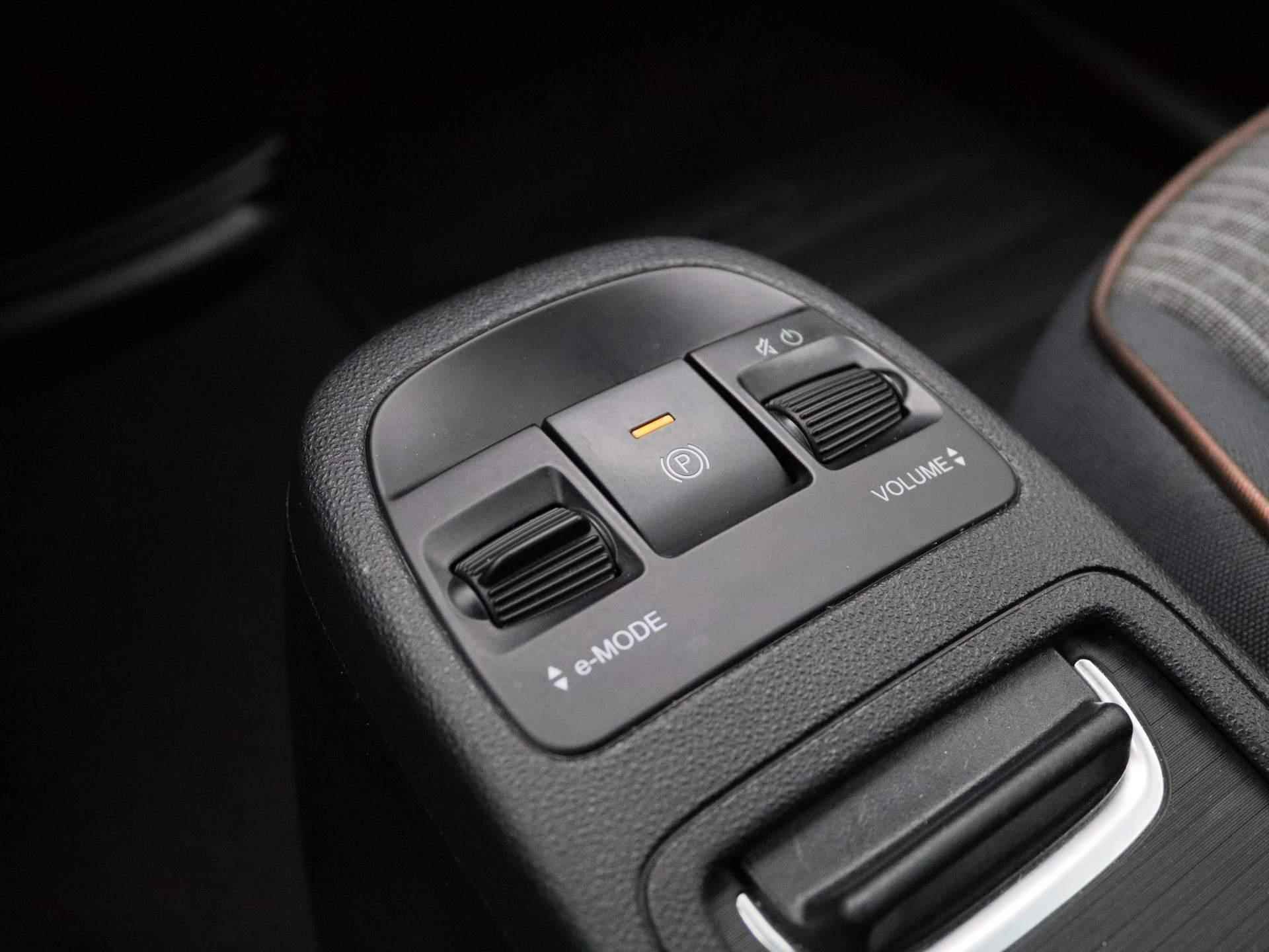 Fiat 500 Icon 42 kWh | Navigatie | Apple carplay/Android auto | Stoelverwarming | Achteruitrijcamera | €2000,- SEPP Subsidie! - 19/37