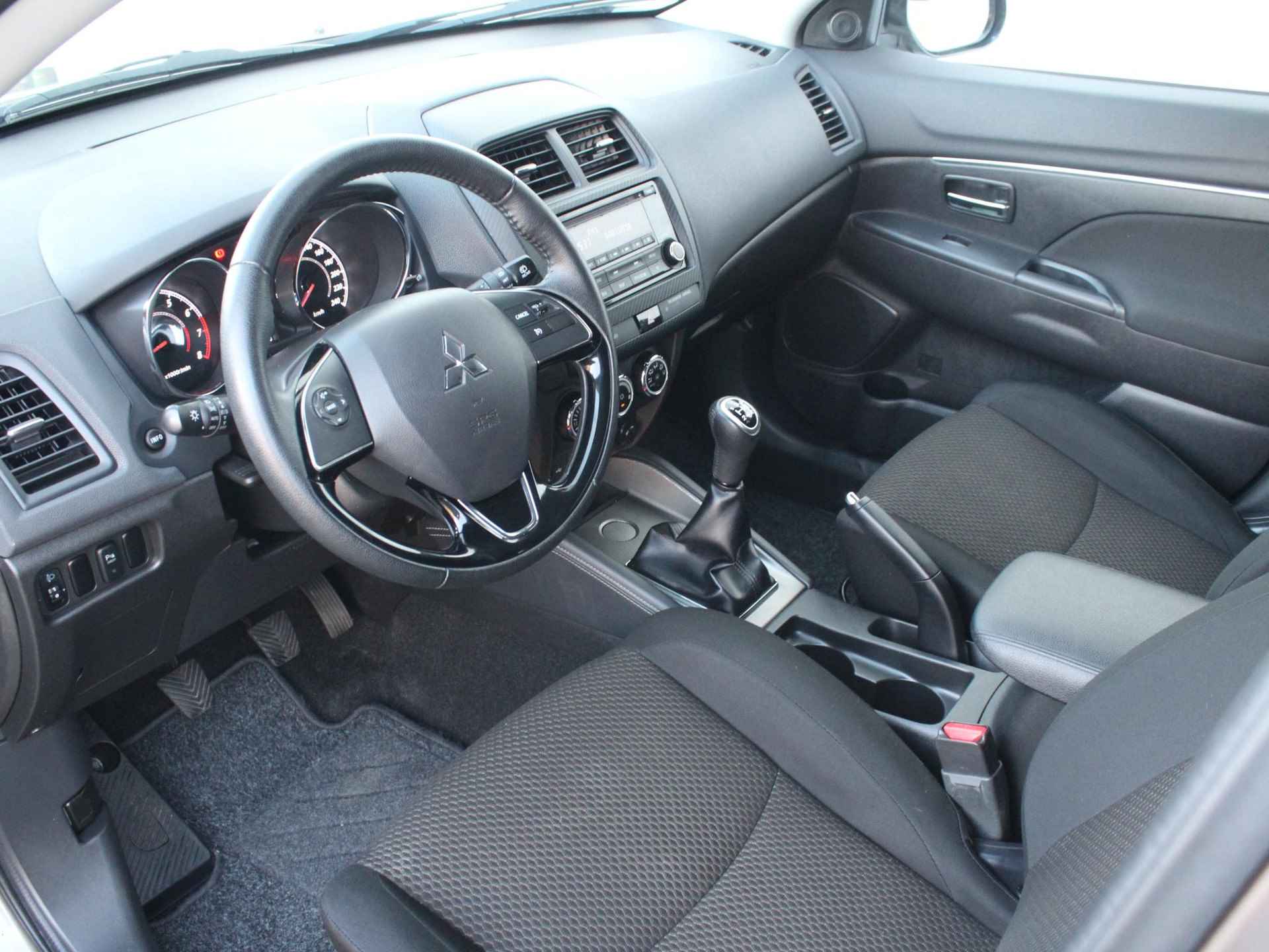 Mitsubishi ASX 1.6 Cleartec Life / Climate Control / Cruise Control / Parkeersensoren Achter / 16" Lichtmetalen Velgen / Radio-/CD-Speler / - 18/33